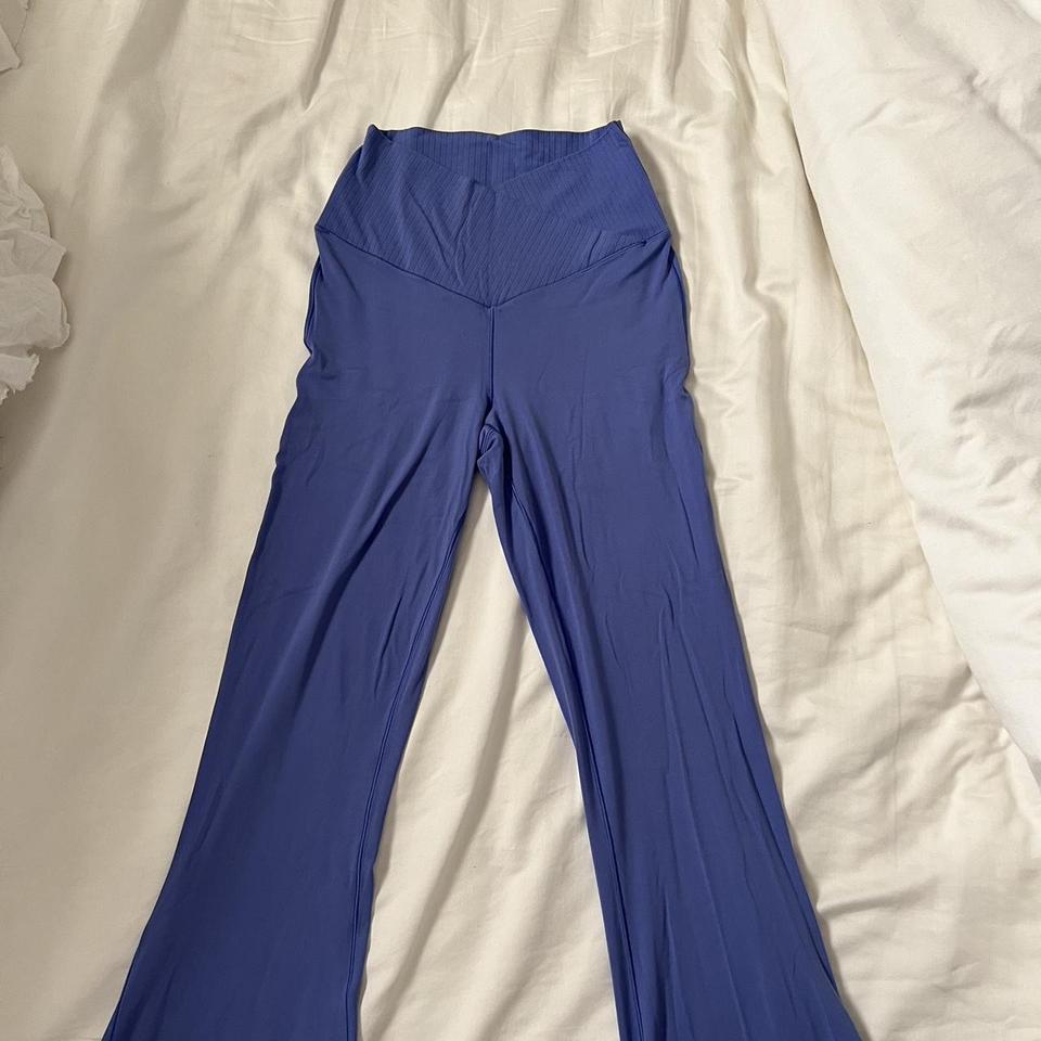 Lululemon Flares Size 6 Only worn/washed a handful - Depop