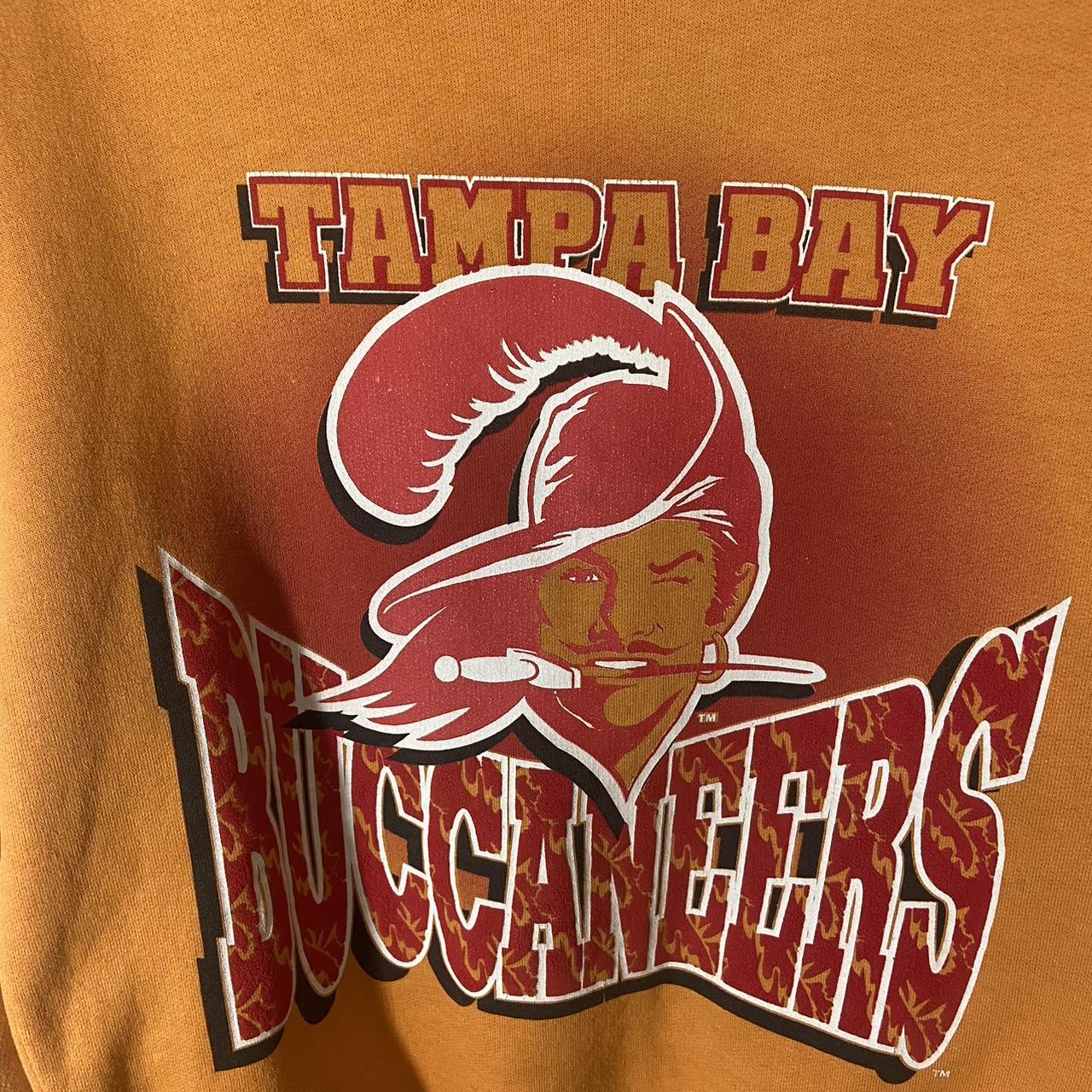 Modern Tampa Bay buccaneers T-shirt Excellent - Depop