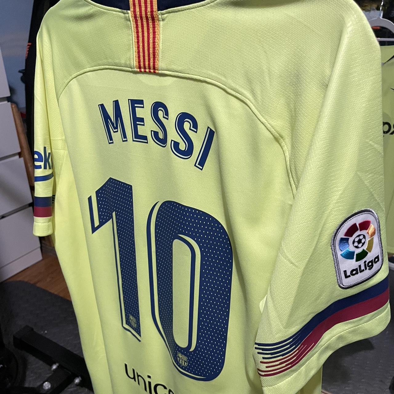 Messi FC Barcelona Jersey Youth XL Pre-owned. No - Depop