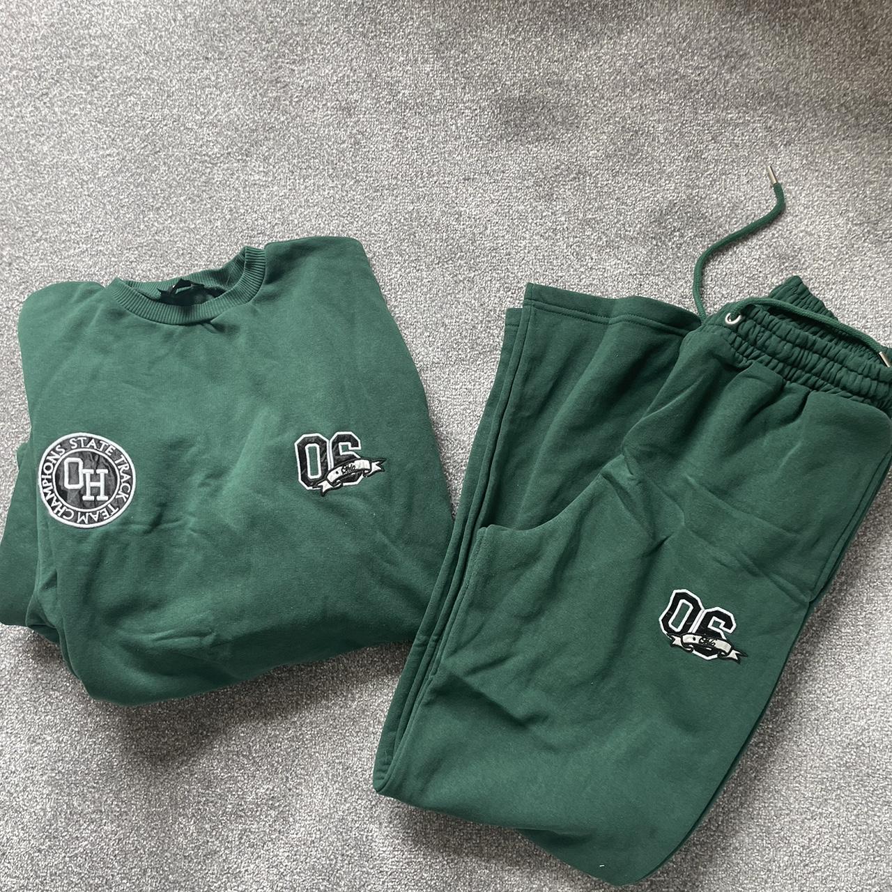 Boohoo Women's Green and Black Joggerstracksuits Depop