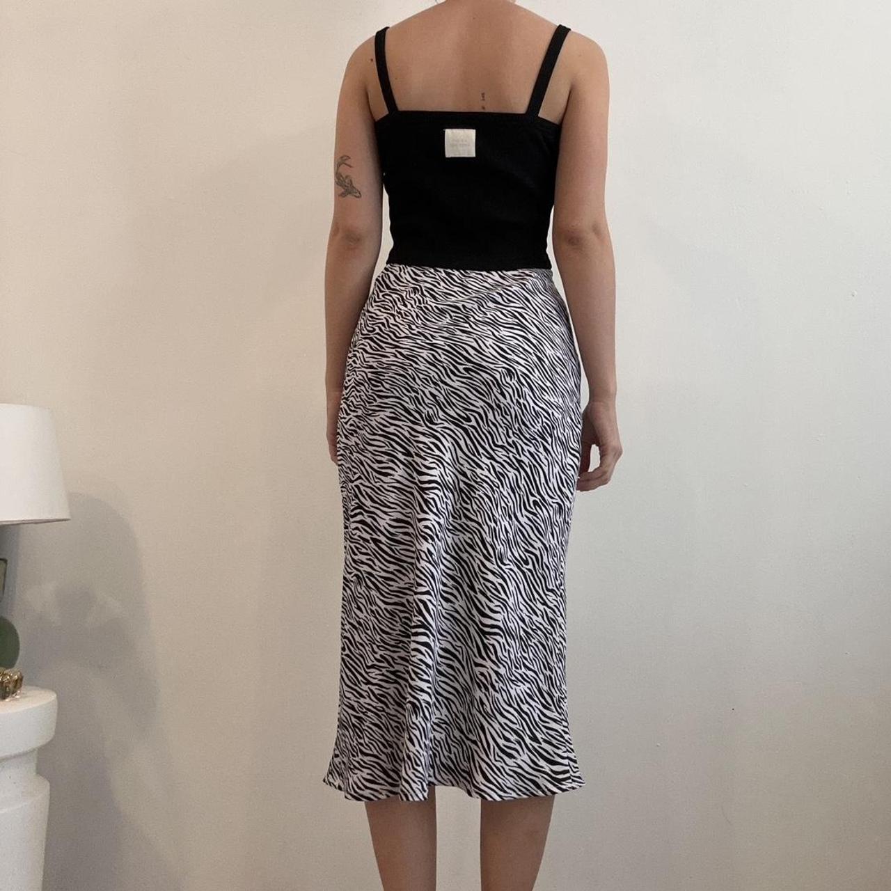 Glassons Women's Black and White Skirt Depop