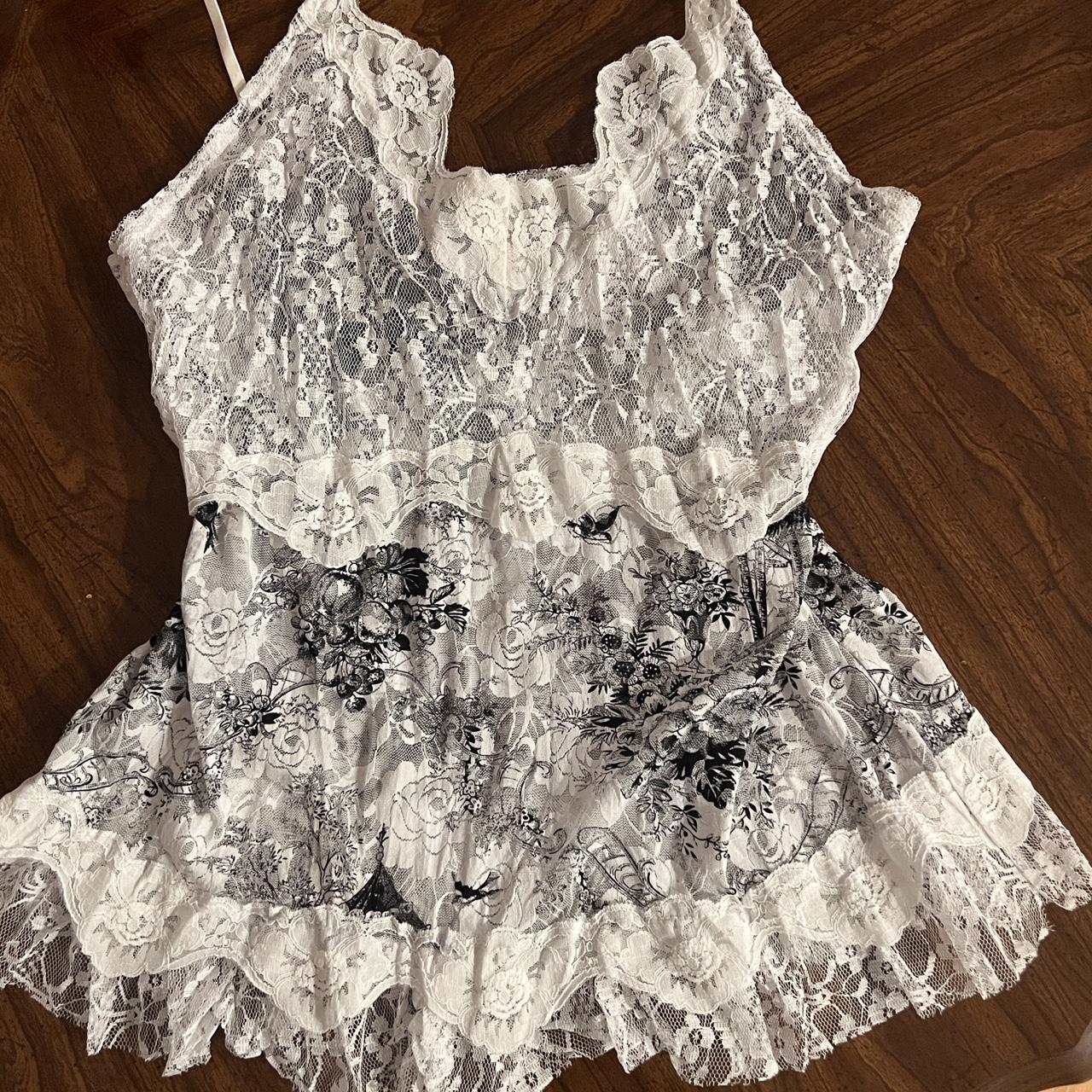 White lace top small can fit a medium, it stretches... - Depop