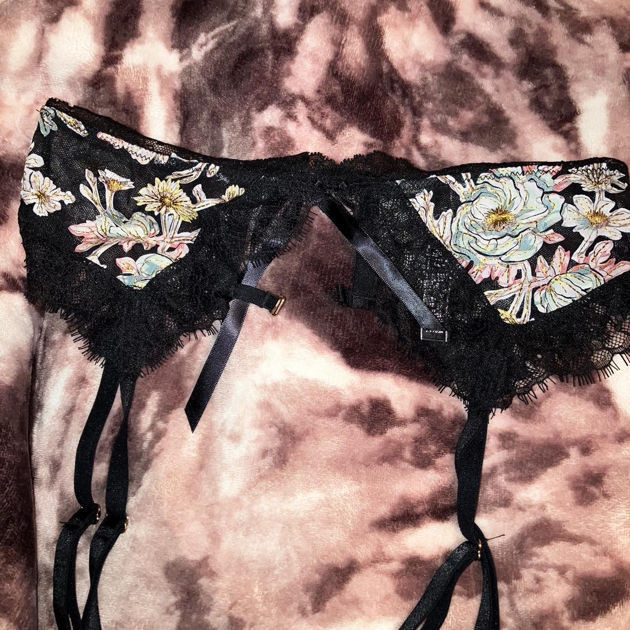 Victorias Secret Full Set Floral Bra 32c Xs Garter Depop