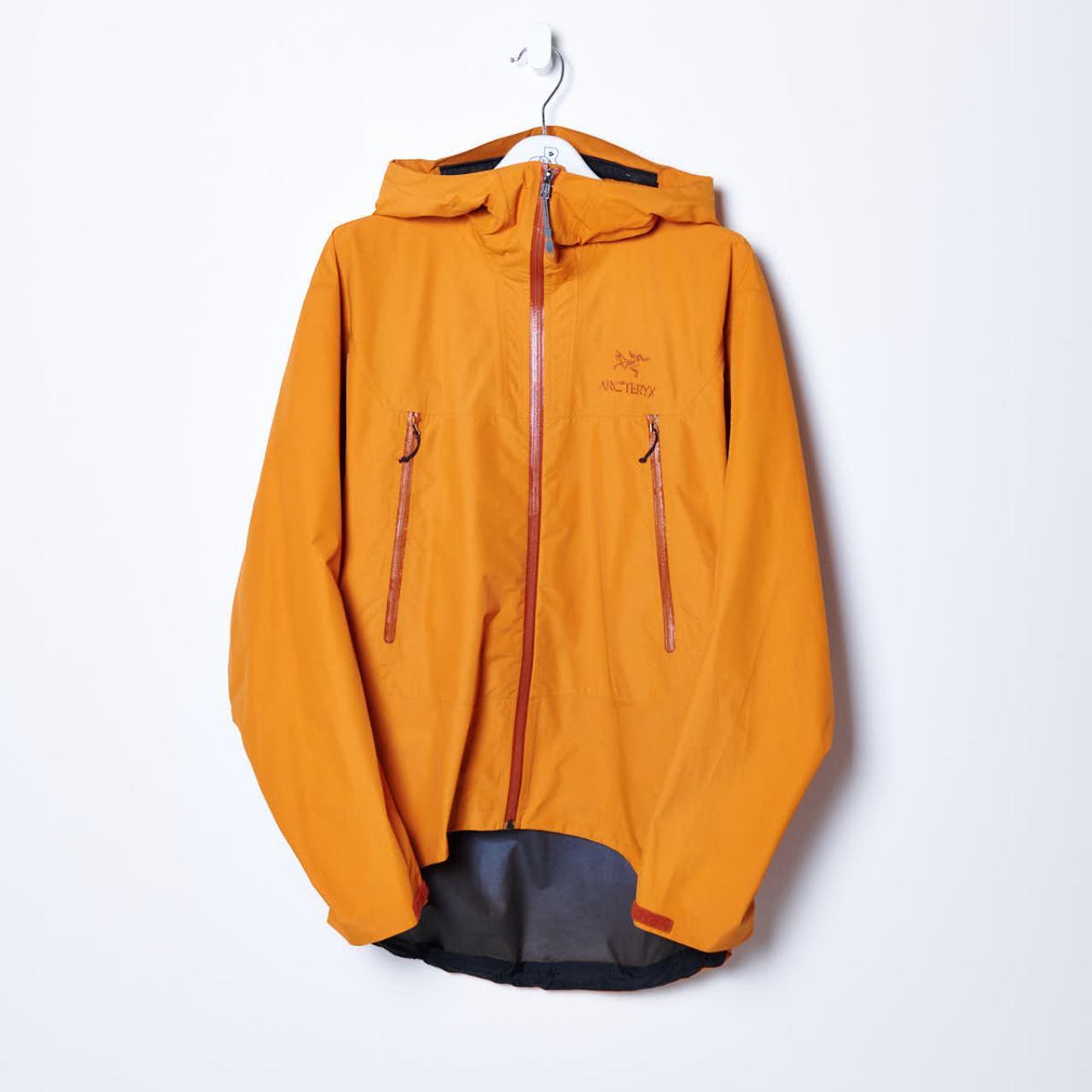 Vintage Men's ARCTERYX Jacket. Chest measurement... Depop