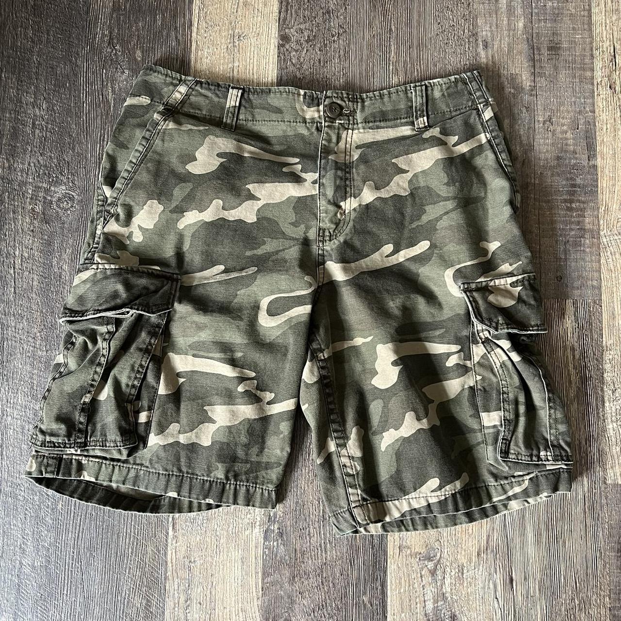 Faded Glory Men's Green and Brown Shorts Depop
