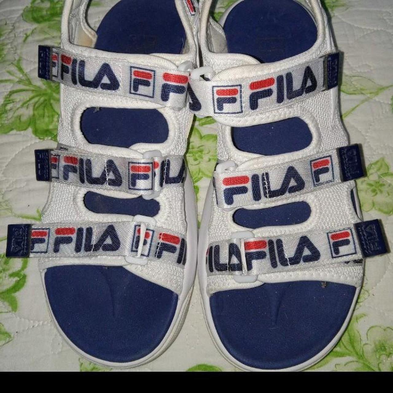 Chunky fila sandals online