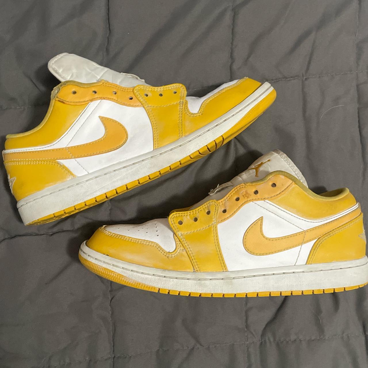 Nike trainers 2024 yellow laces