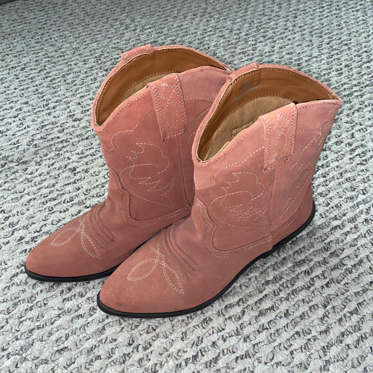 Pink suede cowboy 🤠 #indie #glam
