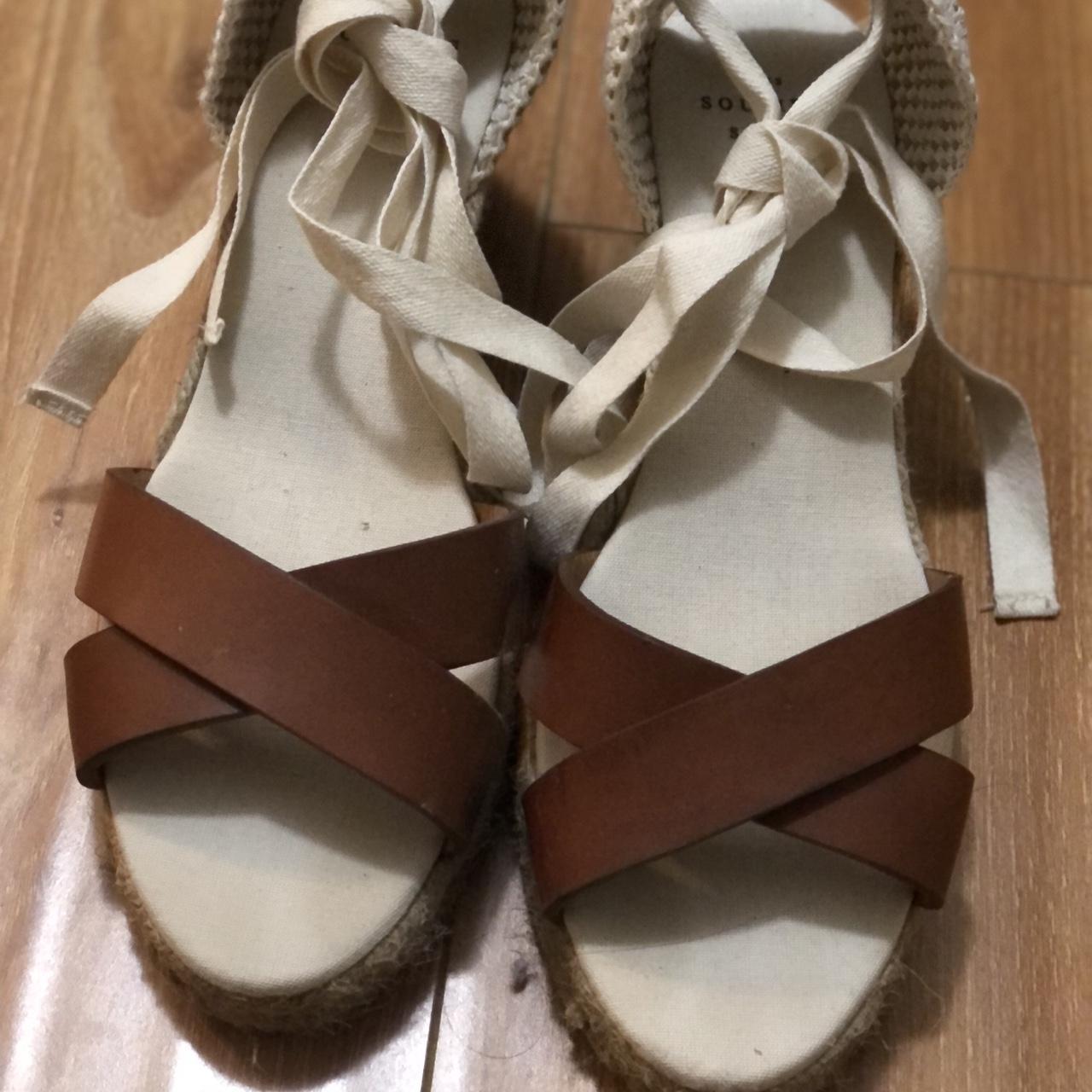 Sézane Women's Cream Sandals | Depop