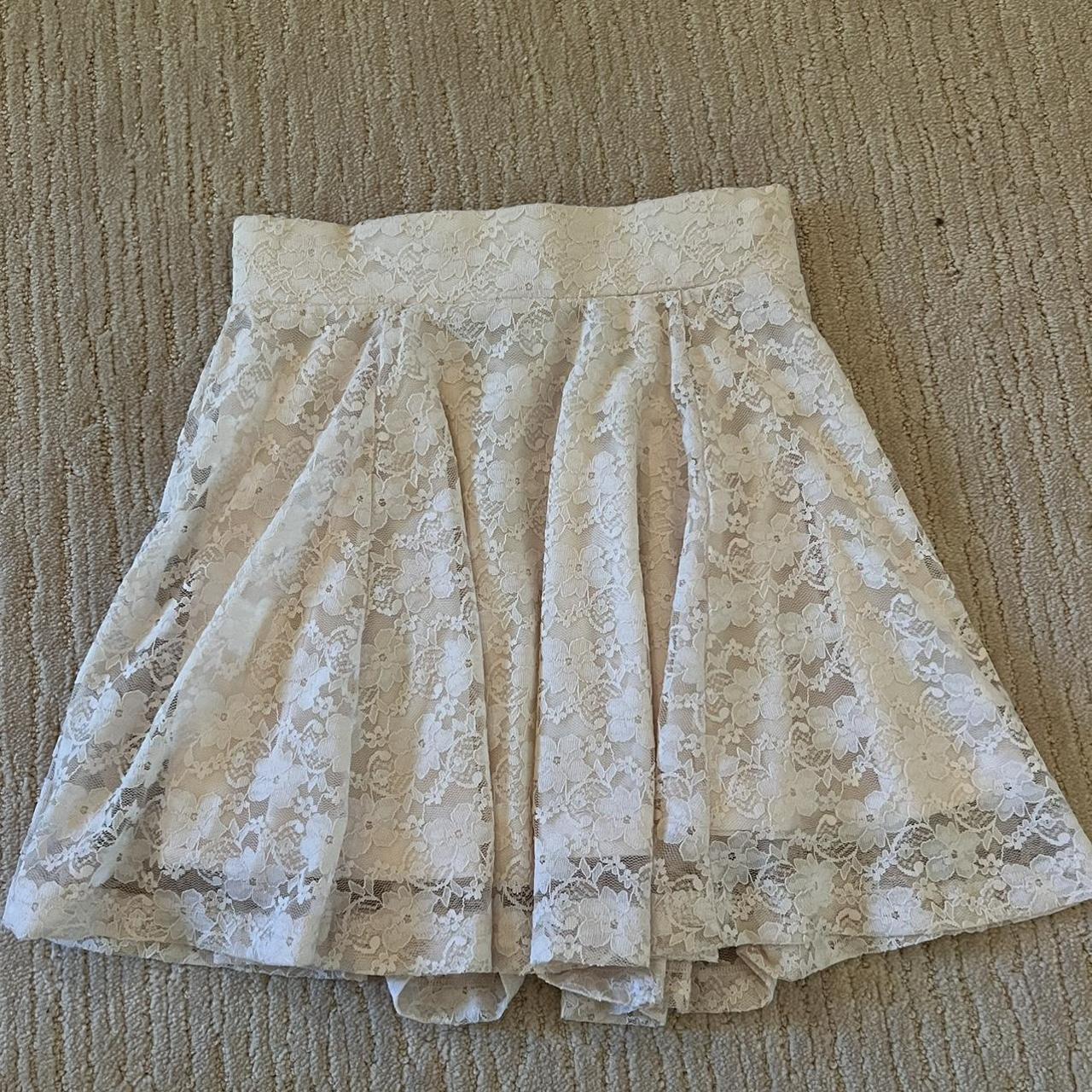 H and 2024 m white skirt