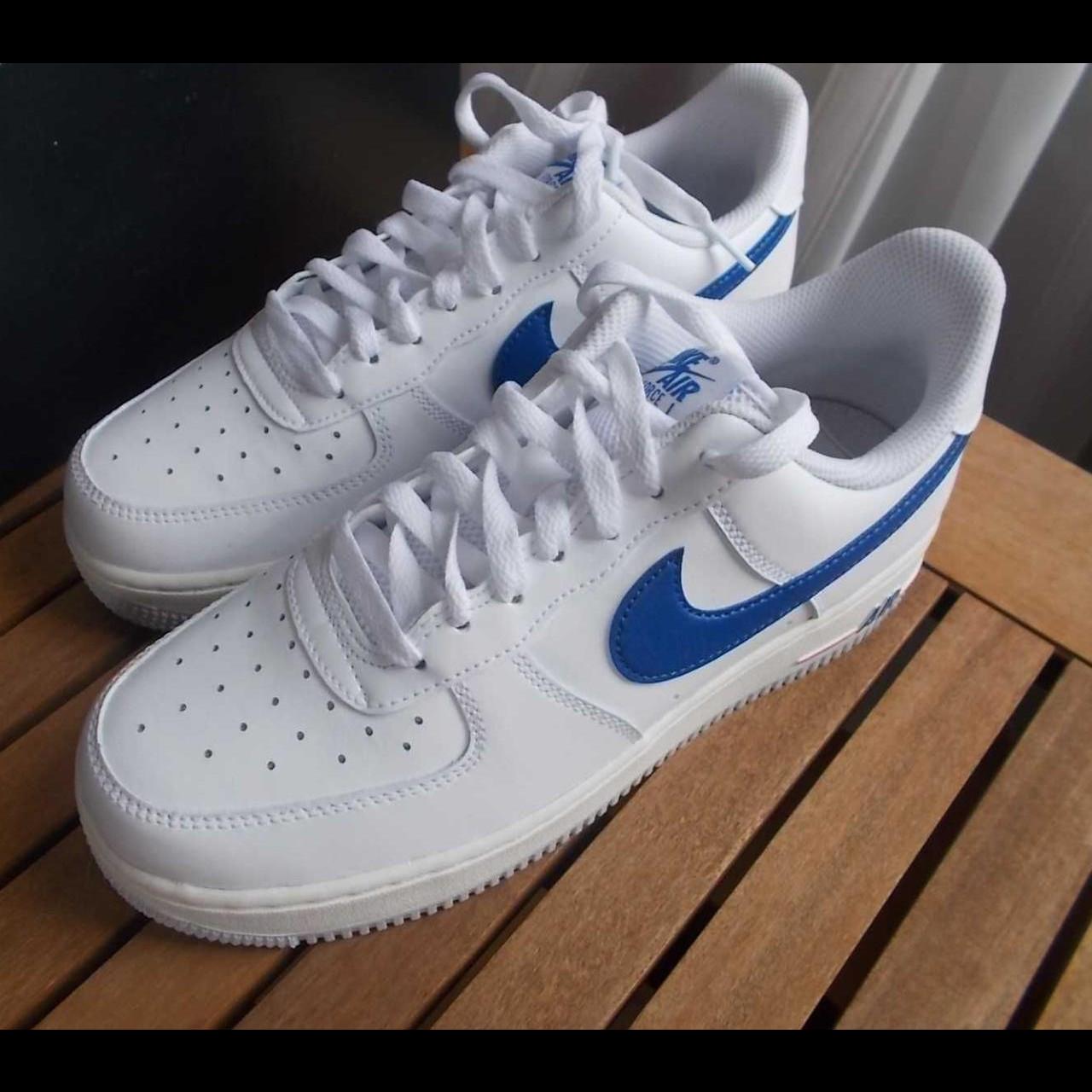 Nike Men's White and Blue Trainers | Depop