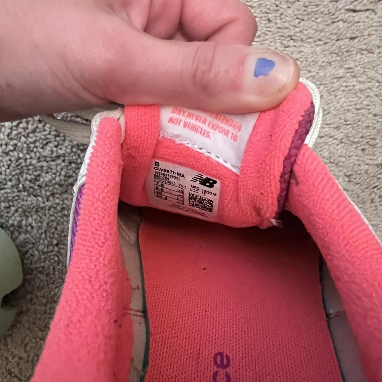 New Balance Women's White and Pink Trainers (4)