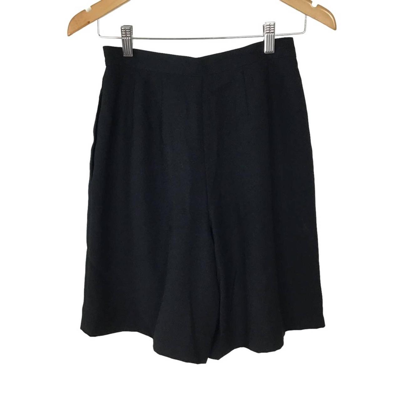 These are a vintage size 6 petite. They fit like a... Depop