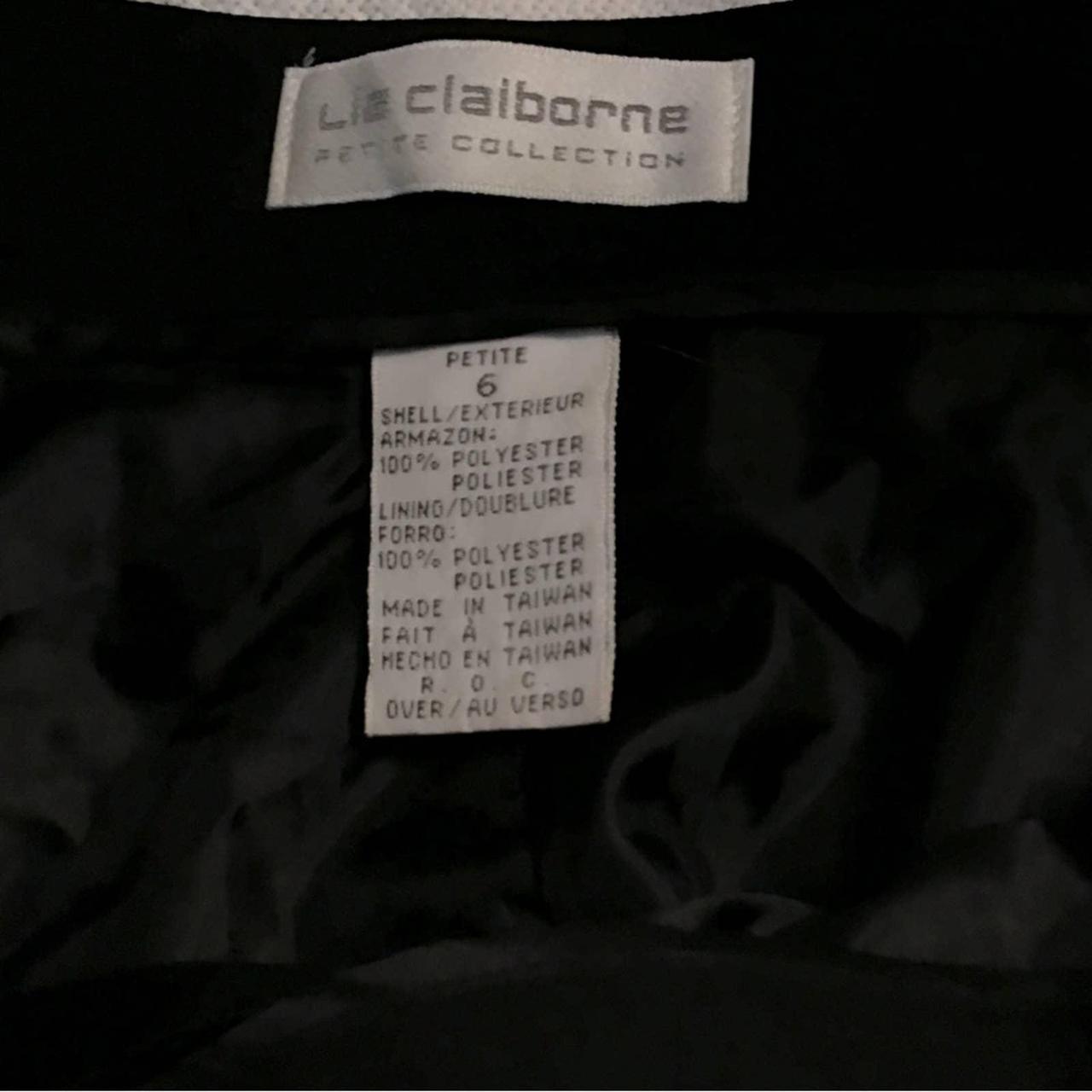 These are a vintage size 6 petite. They fit like a... Depop