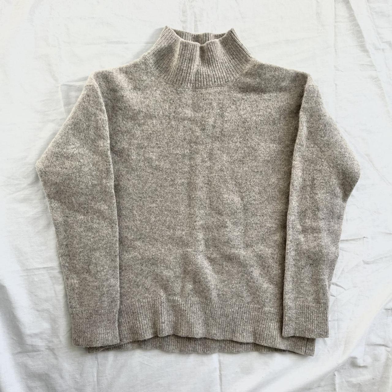 UNIQLO Women's Grey and Cream Jumper | Depop