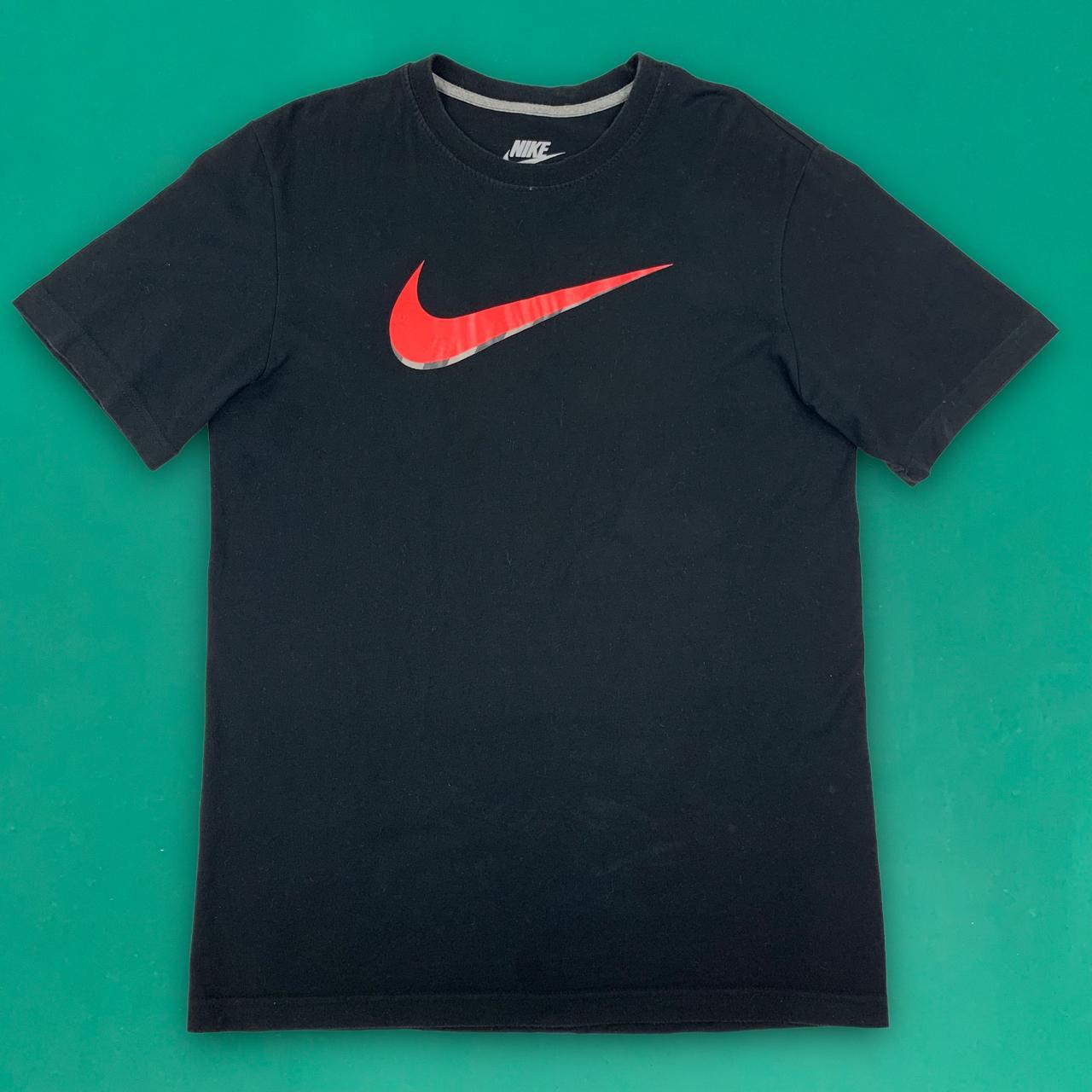 Nike Men's Black and Red T-shirt | Depop