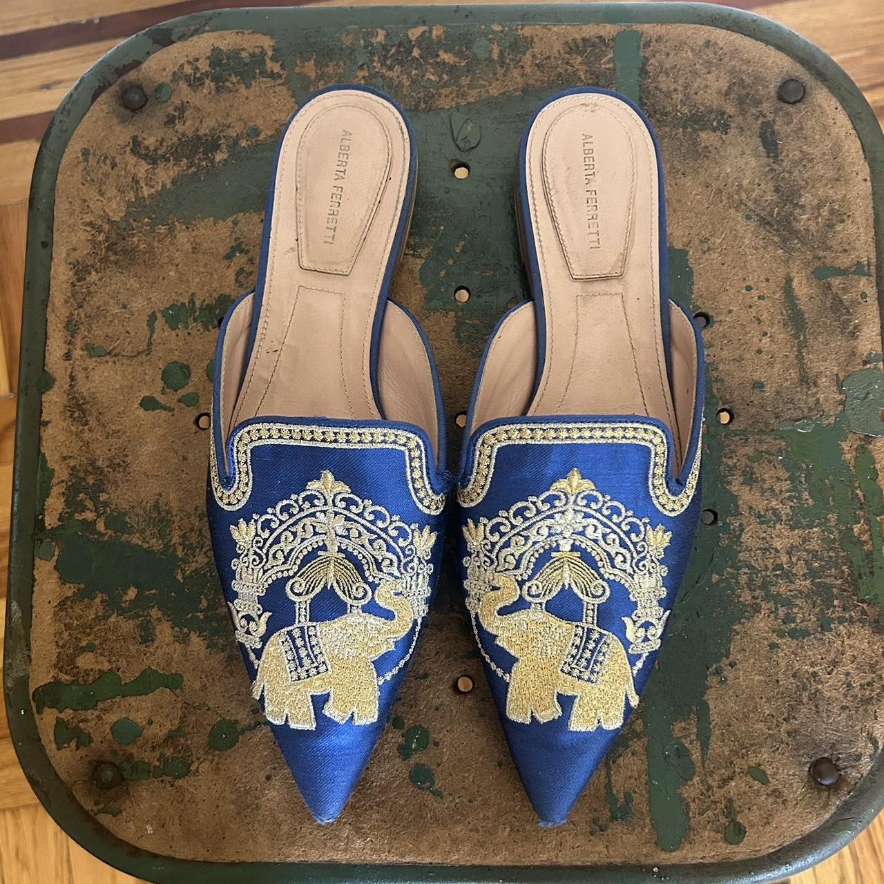 Size 37 (7) Stunning Alberta Ferretti