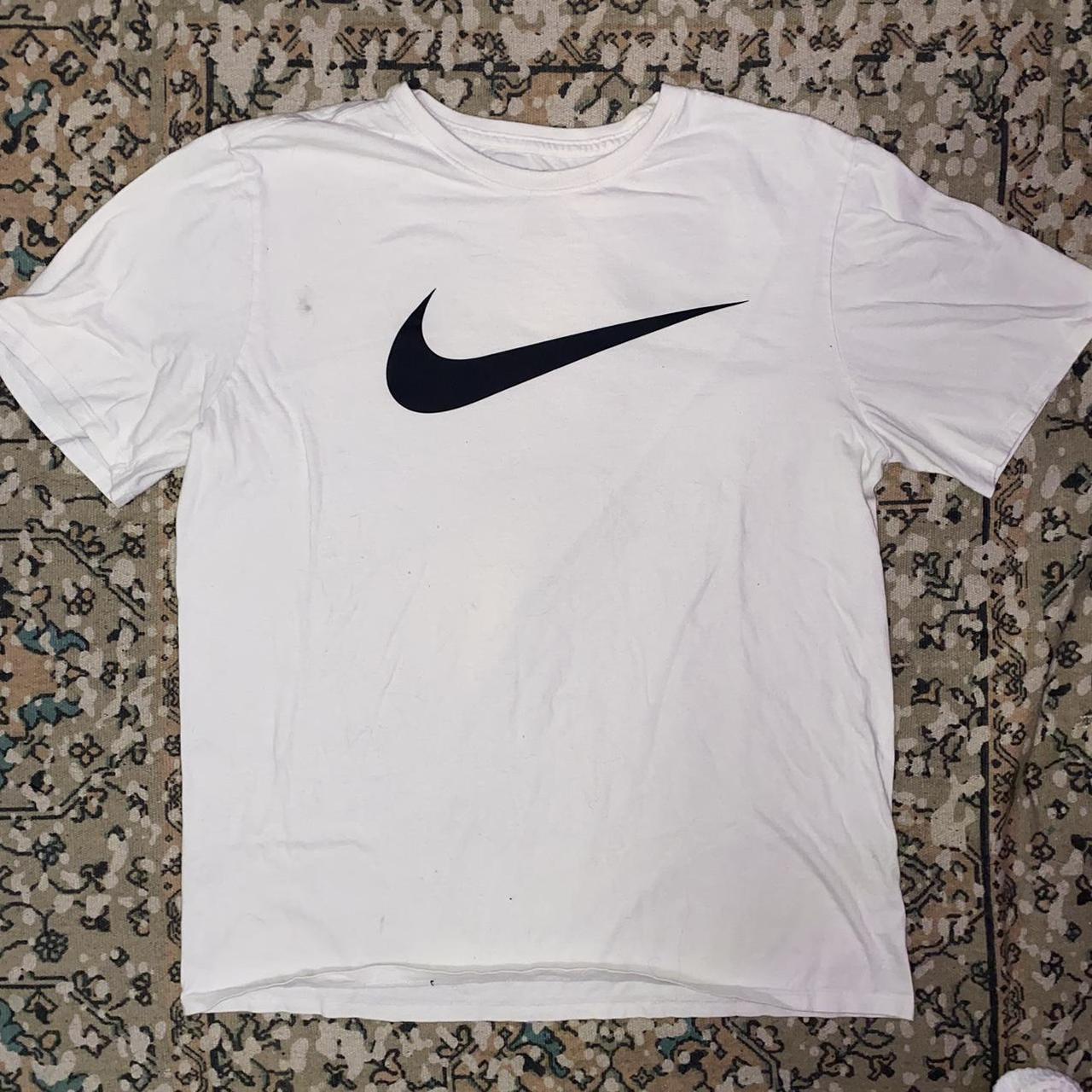 Nike Men's White and Black T-shirt | Depop