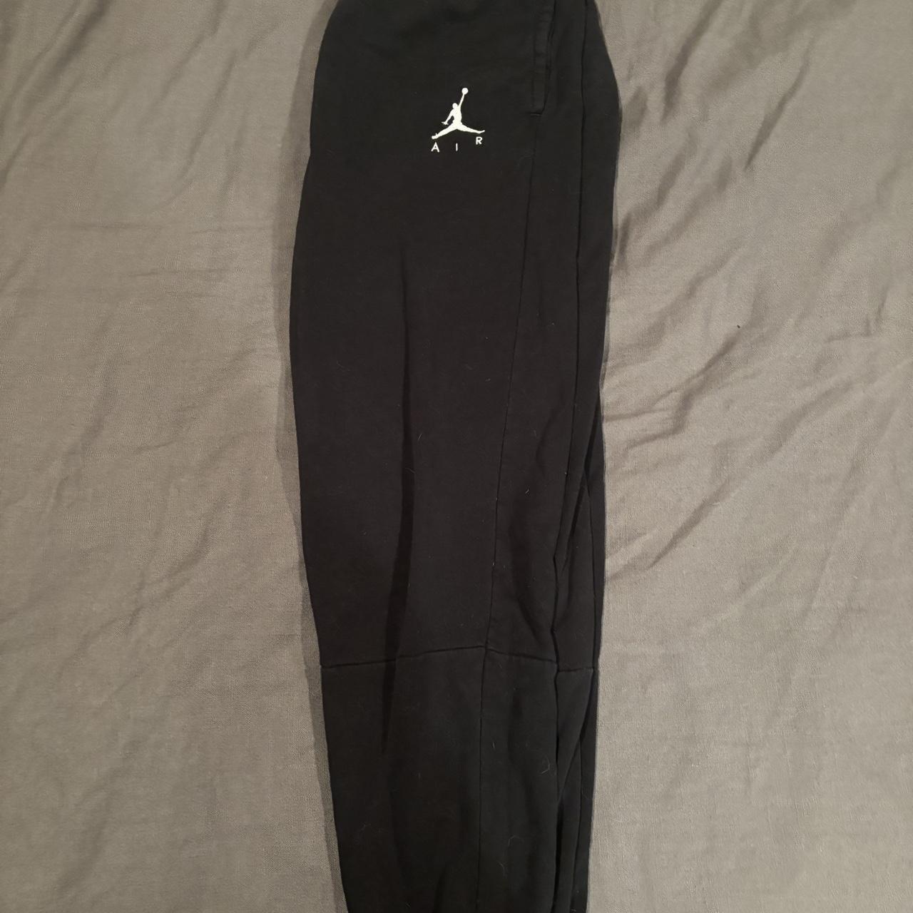 Black jordan sweatpants hotsell