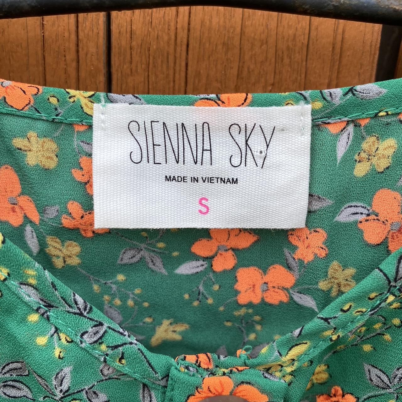 Beautiful floral green blouse. Size small #summer - Depop