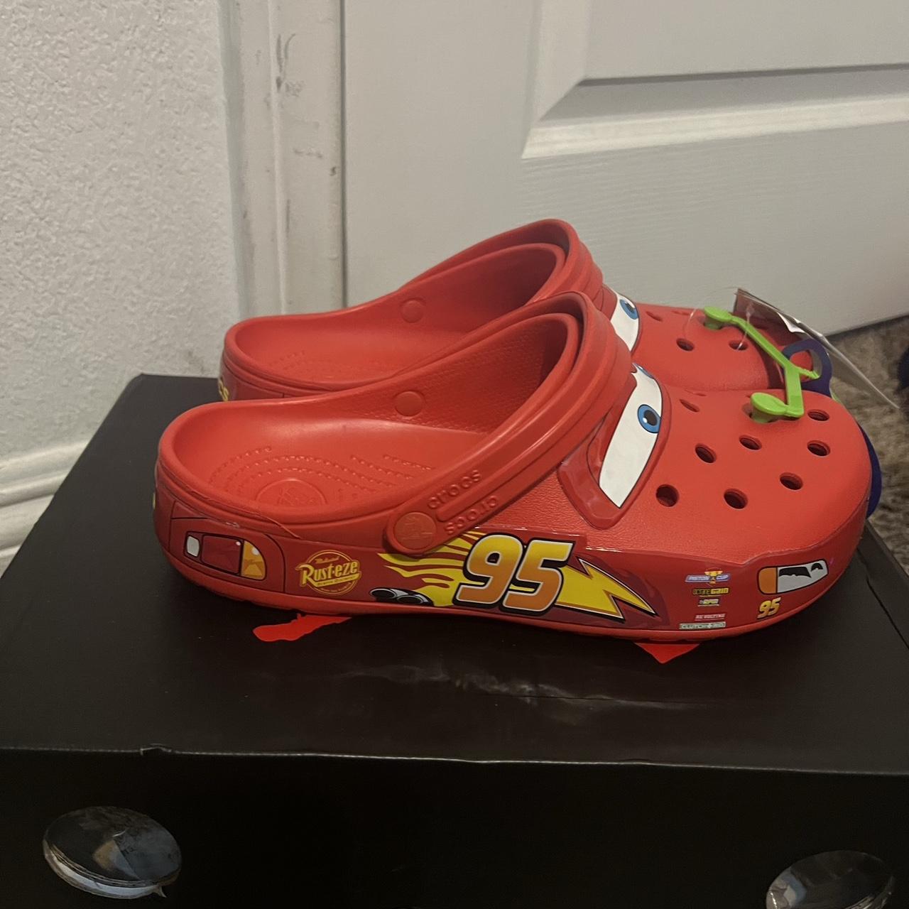 Lightning mcqueen crocs hot sale size 9