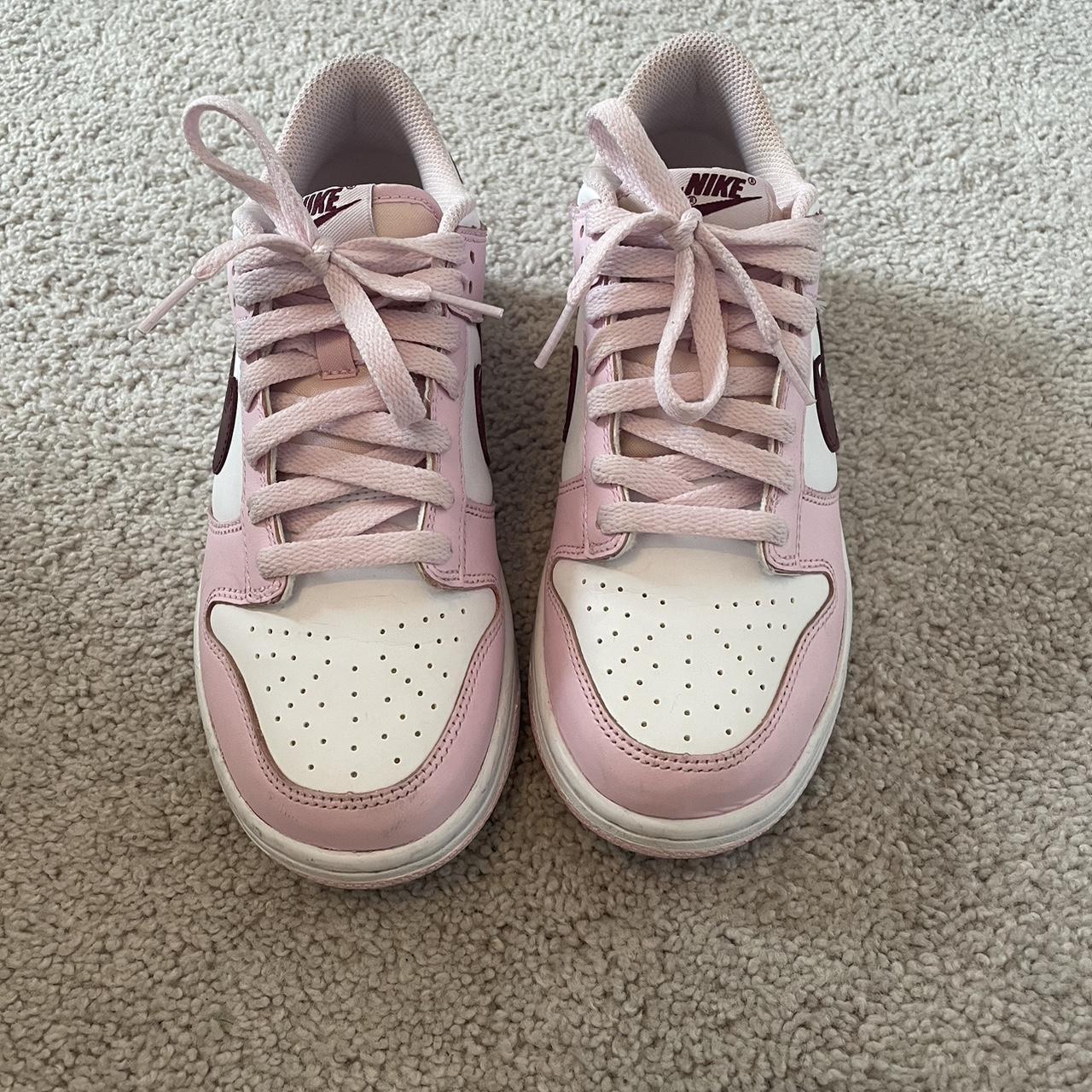 womens white and pink nike trainers