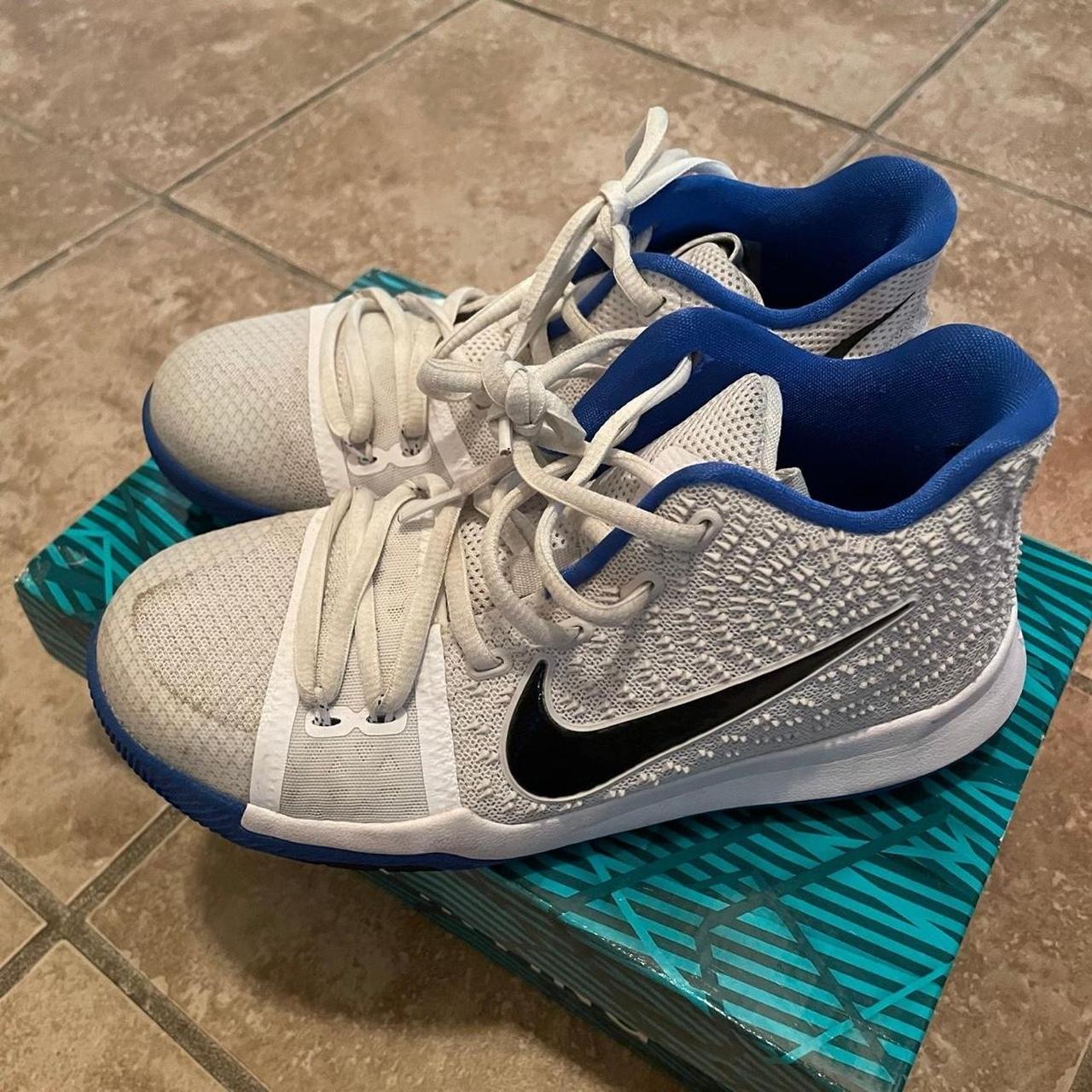 Kyrie 3 tennis shops shoes