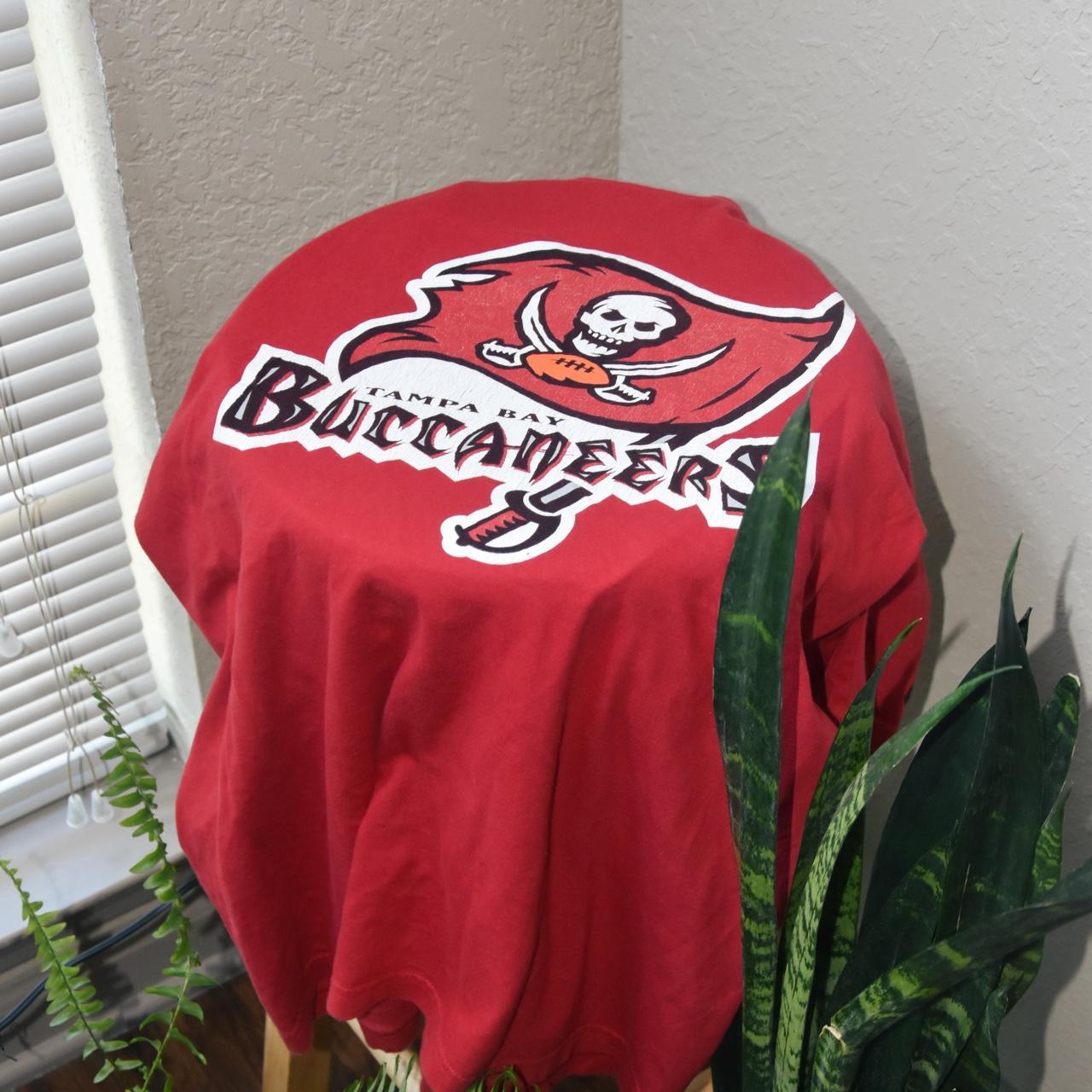 Modern Tampa Bay buccaneers T-shirt Excellent - Depop