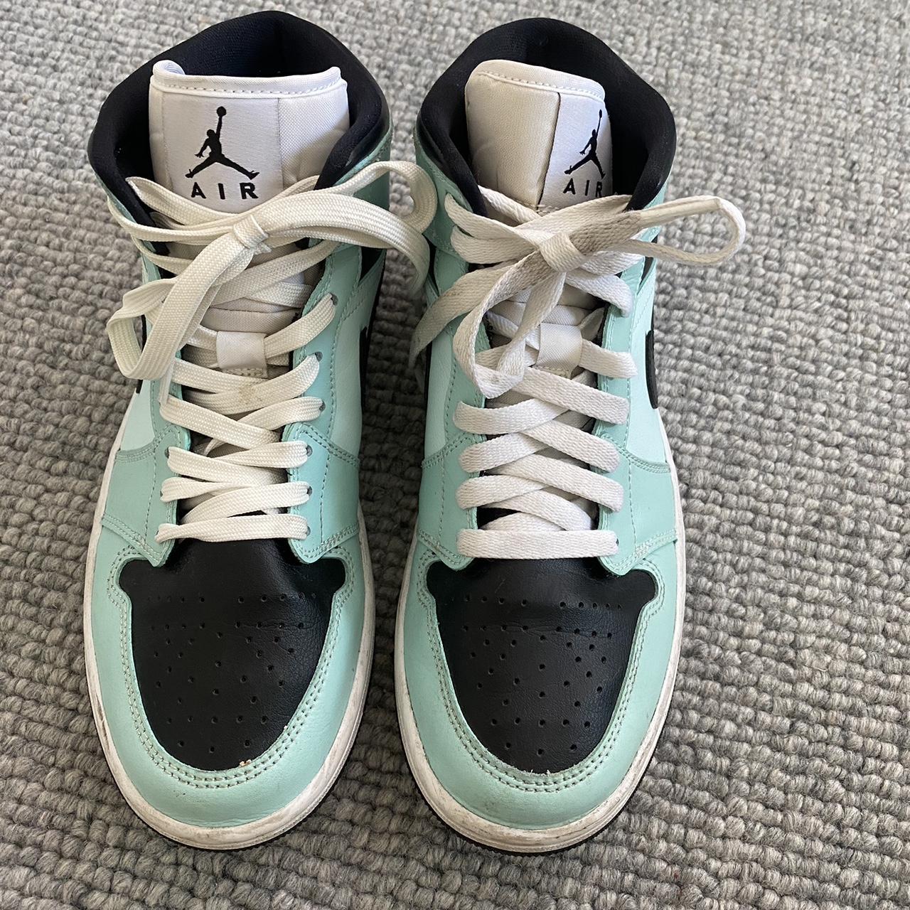 Uni sex Size 9US Air Jordan Mid 