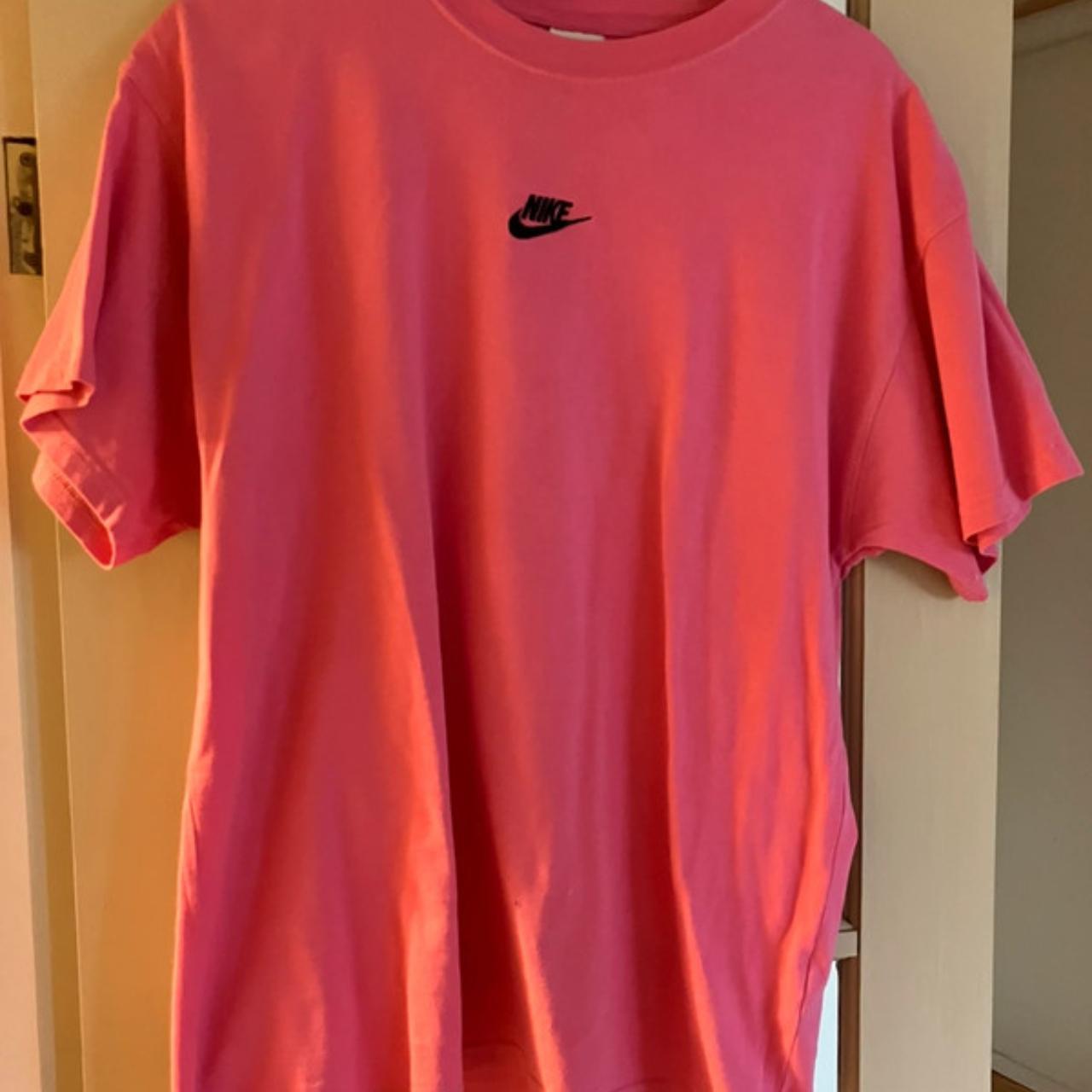 mens pink nike tee