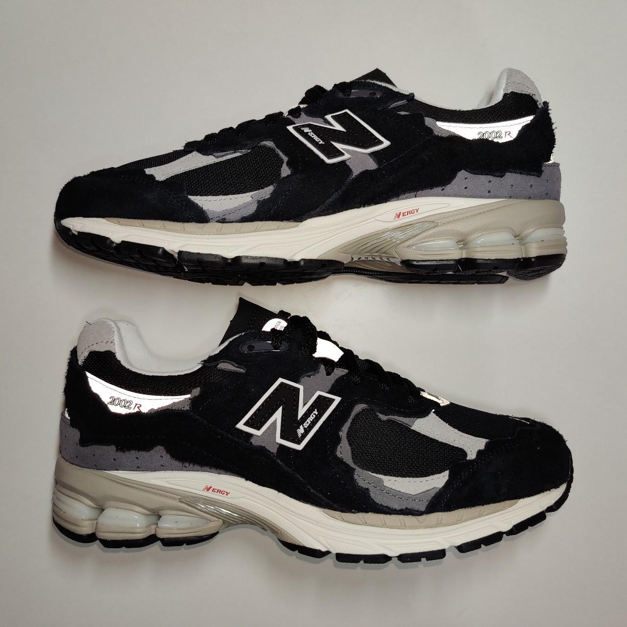 New Balance Men's Black and White Trainers | Depop