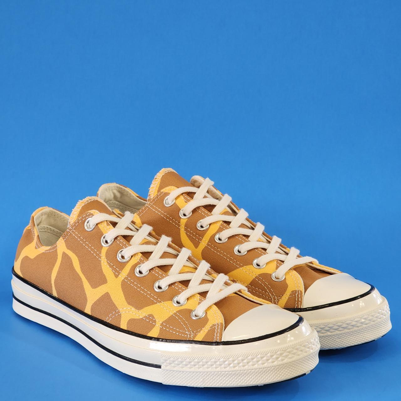 Giraffe converse deals