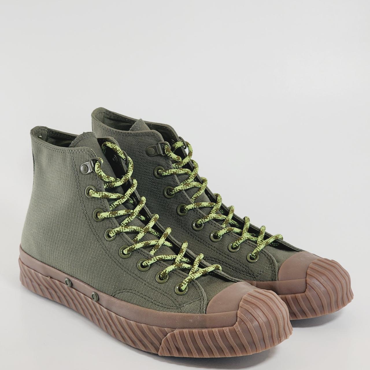 Converse store military green