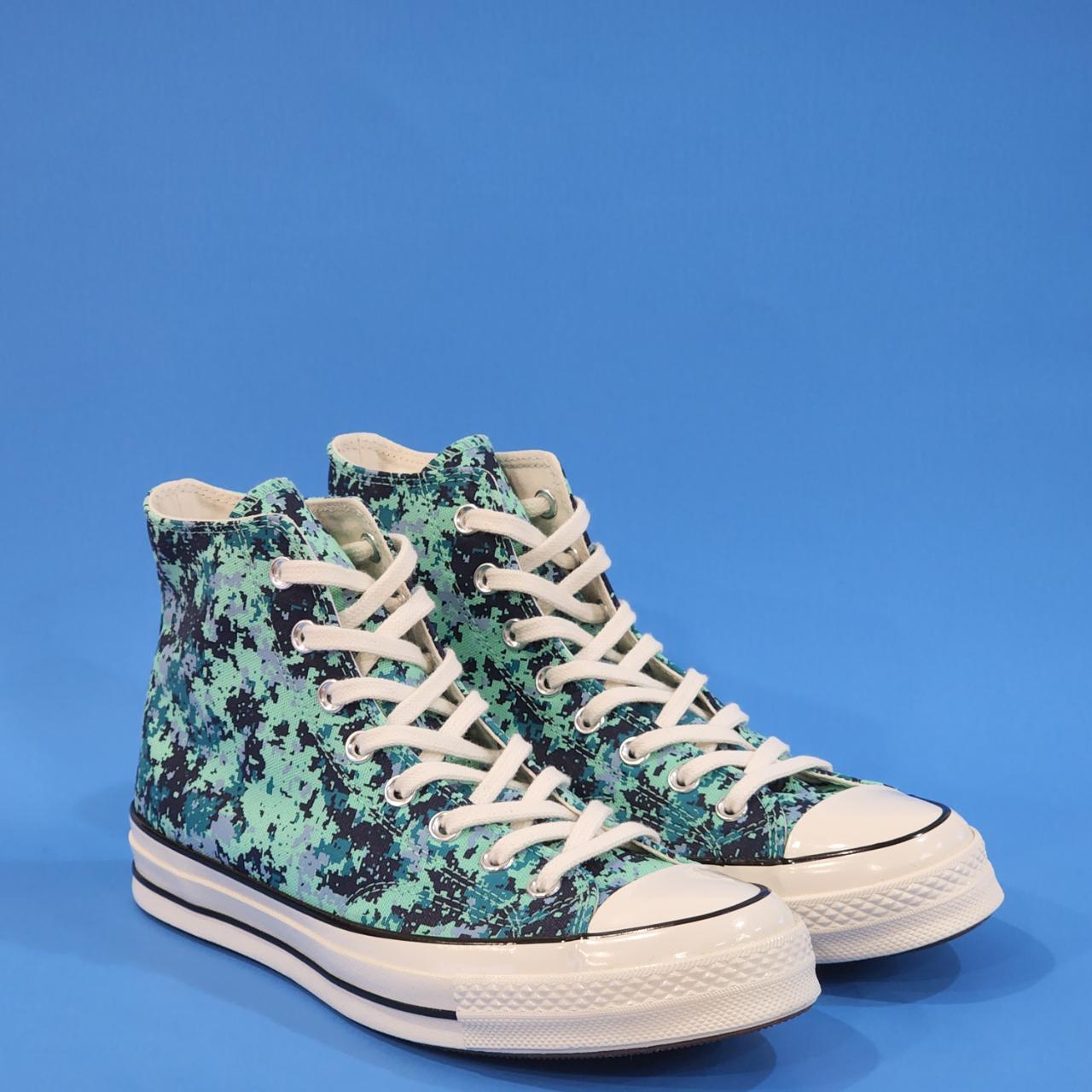 Green deals camo converse