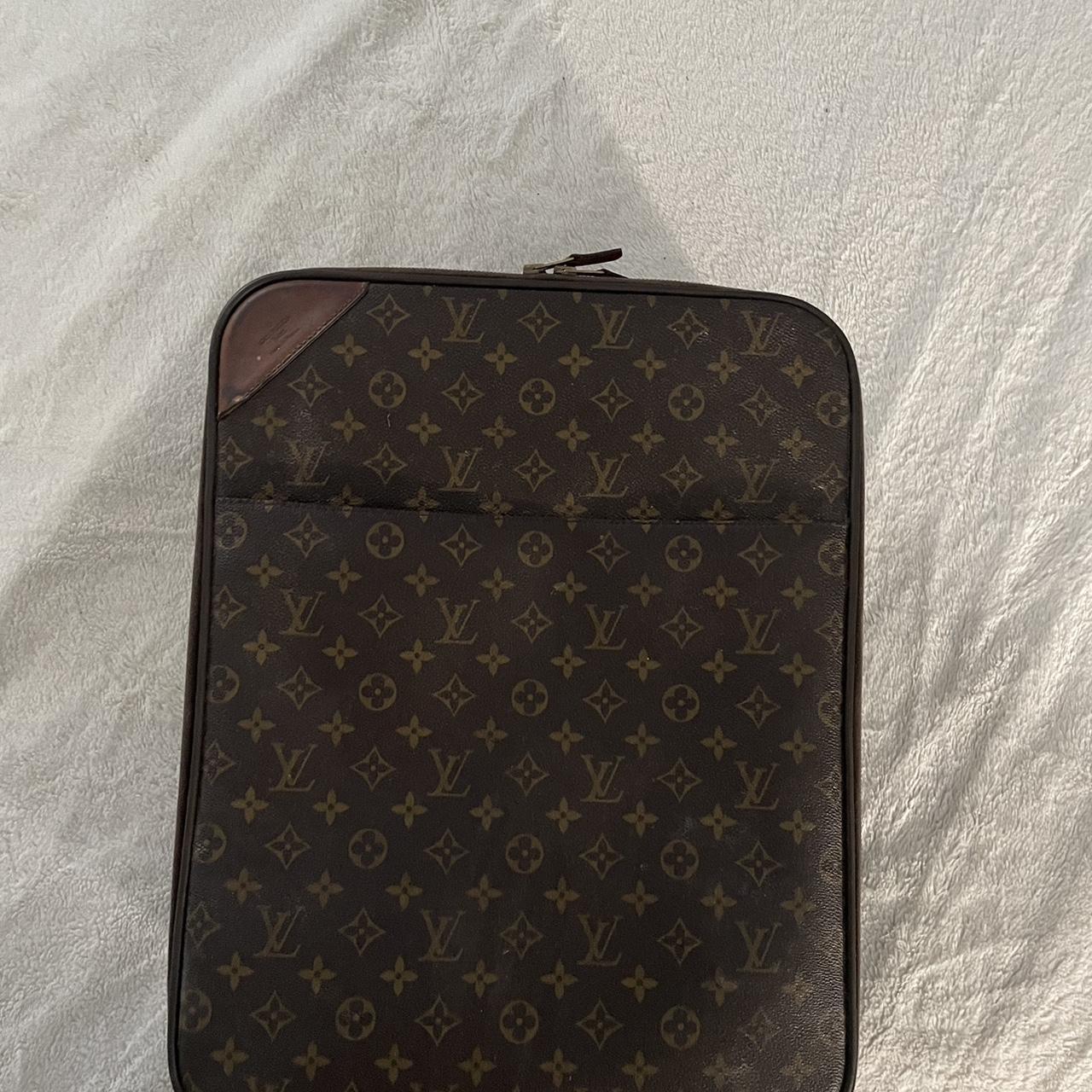 Large Louis Vuitton purse ⭐️ All flaws are seen in - Depop