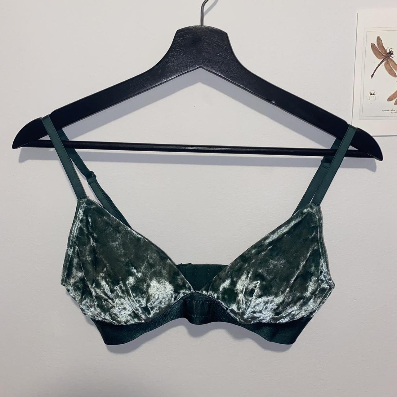 Small (34A - 34B according to website) 2022 green - Depop
