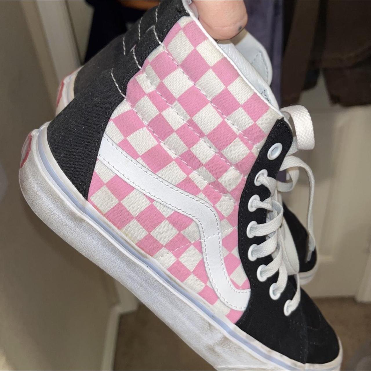 High top deals pink checkered vans