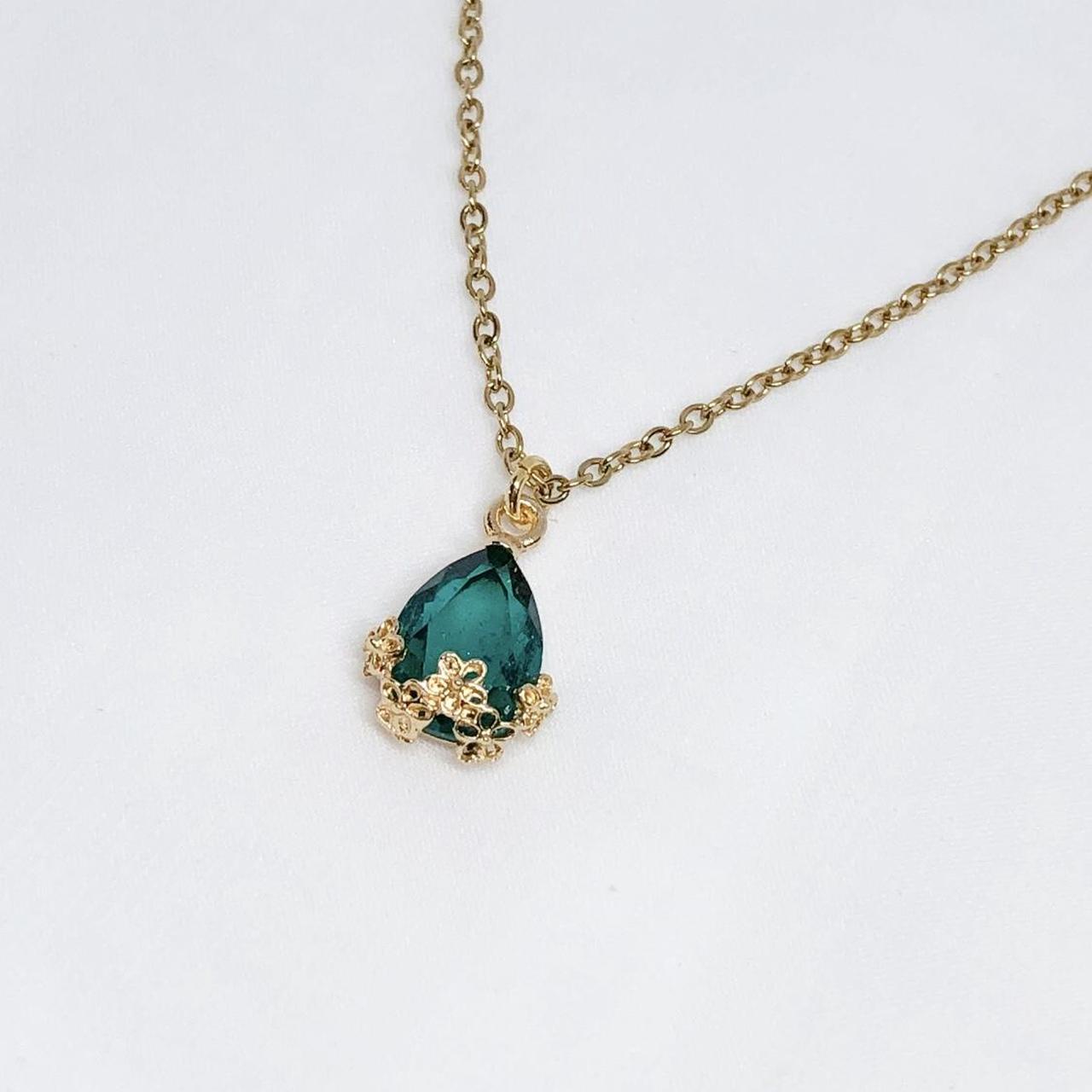 Emerald Green Pear shape drop gold necklace 🦋... - Depop