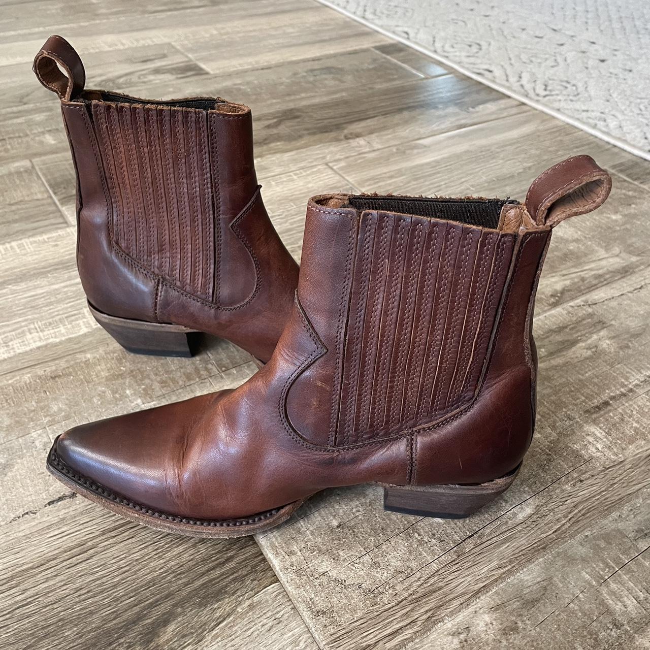 Frye Sacha Chelsea boots!!! Loooooove these so Depop