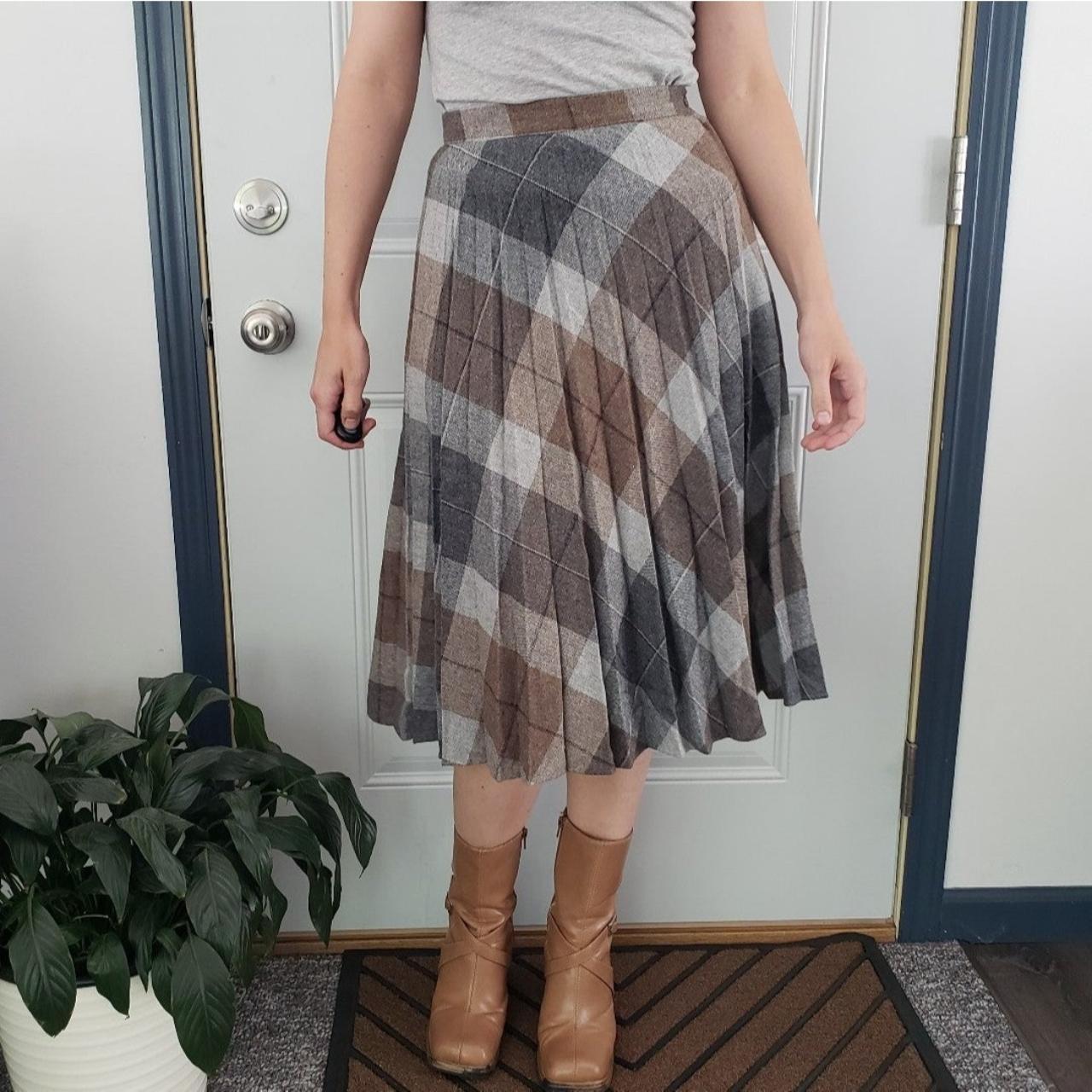 Tan shop grey skirt