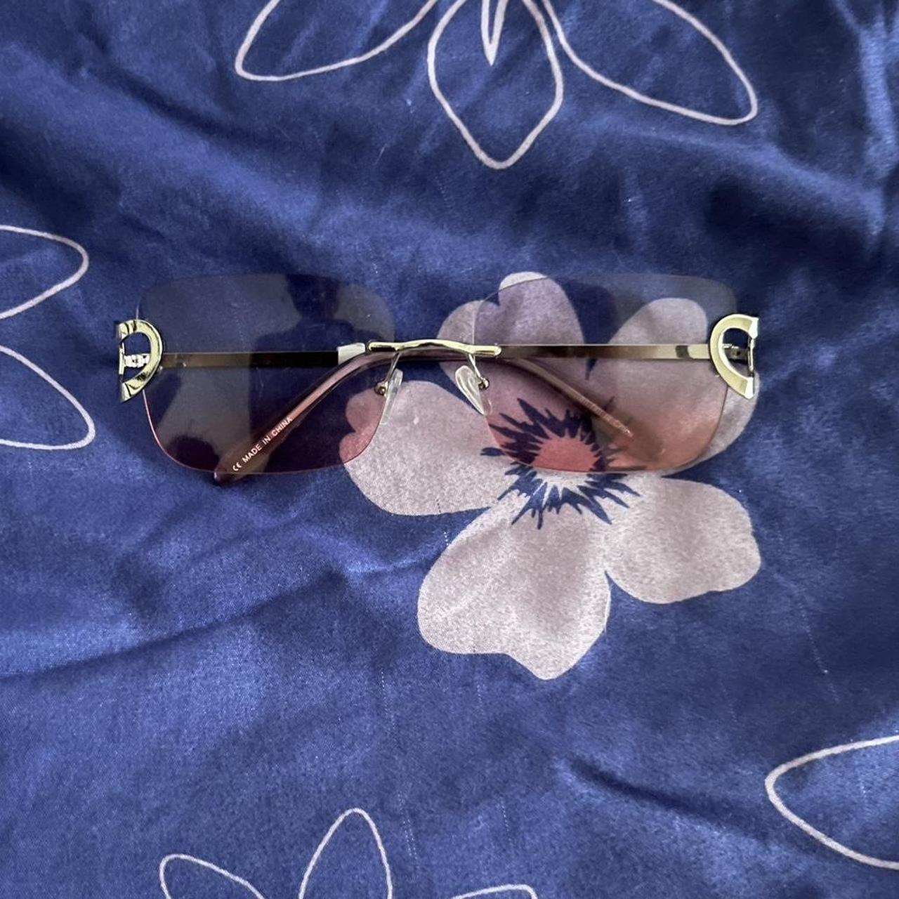  urban outfitter’s heart sunglasses never worn Depop