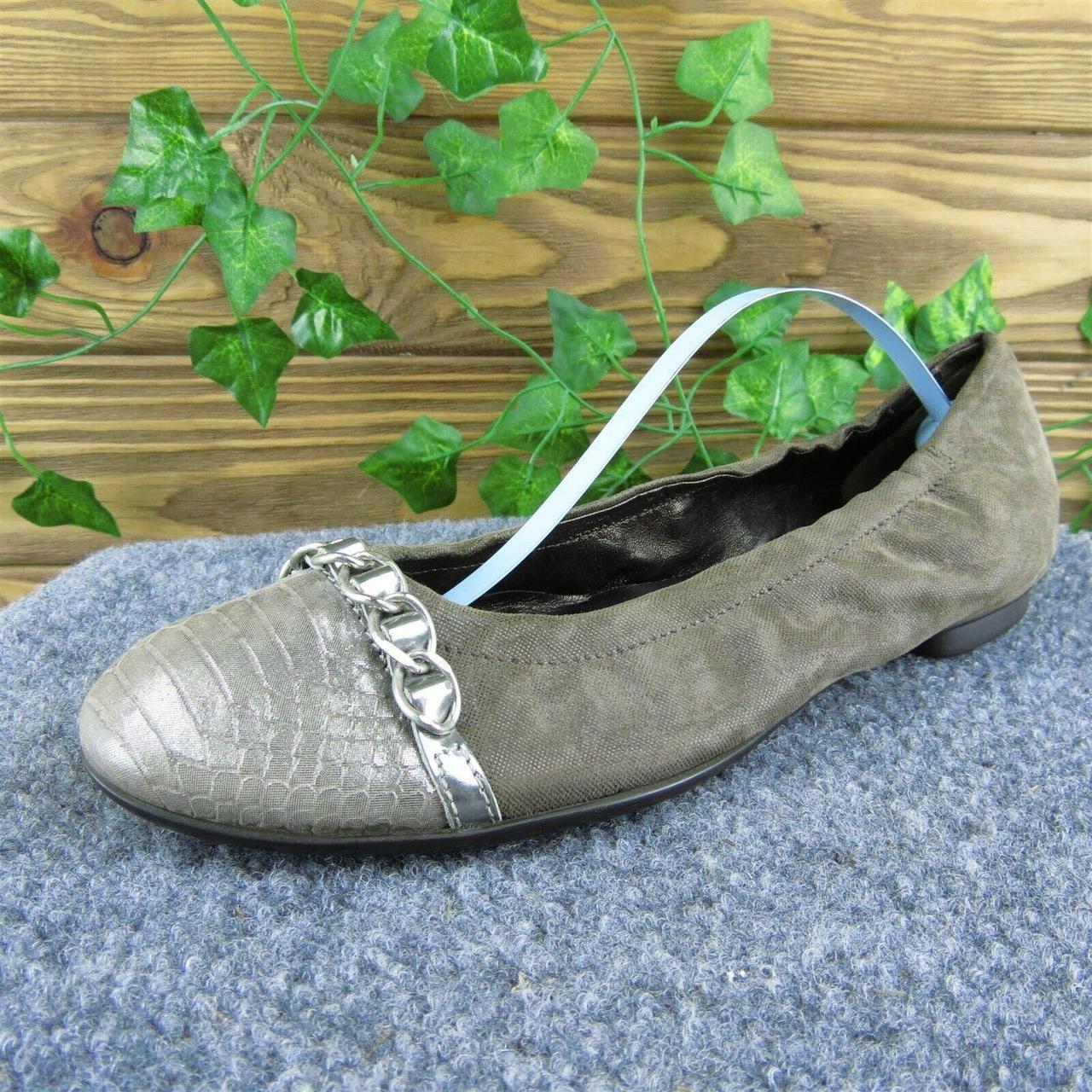 item listed by shoecabinet