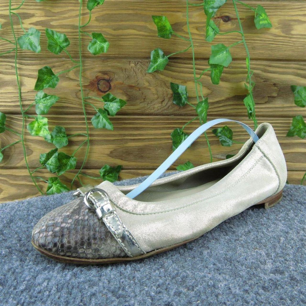item listed by shoecabinet