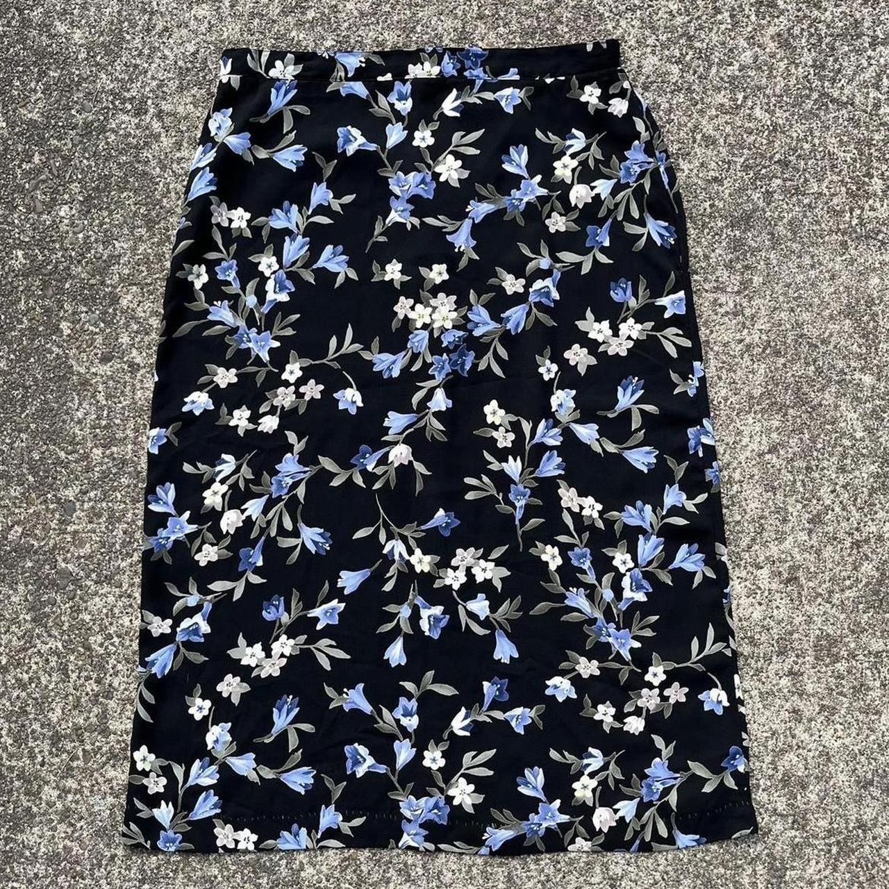 90s floral print midi/maxi skirt 🦋 black skirt with... - Depop