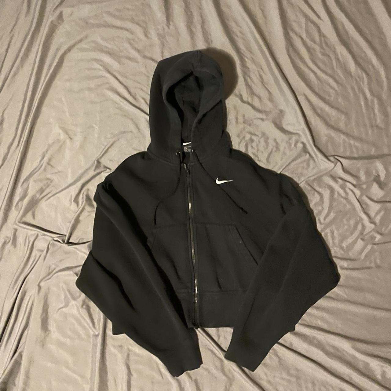 Nike mini swoosh oversized best sale cropped black zip through hoodie