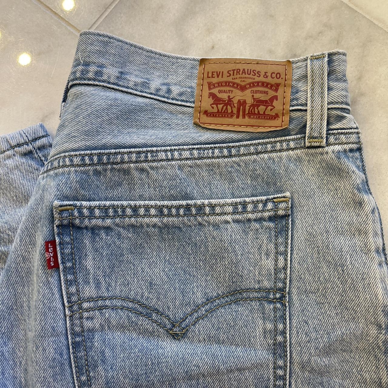 Levi's Women's Blue and Navy Jeans | Depop