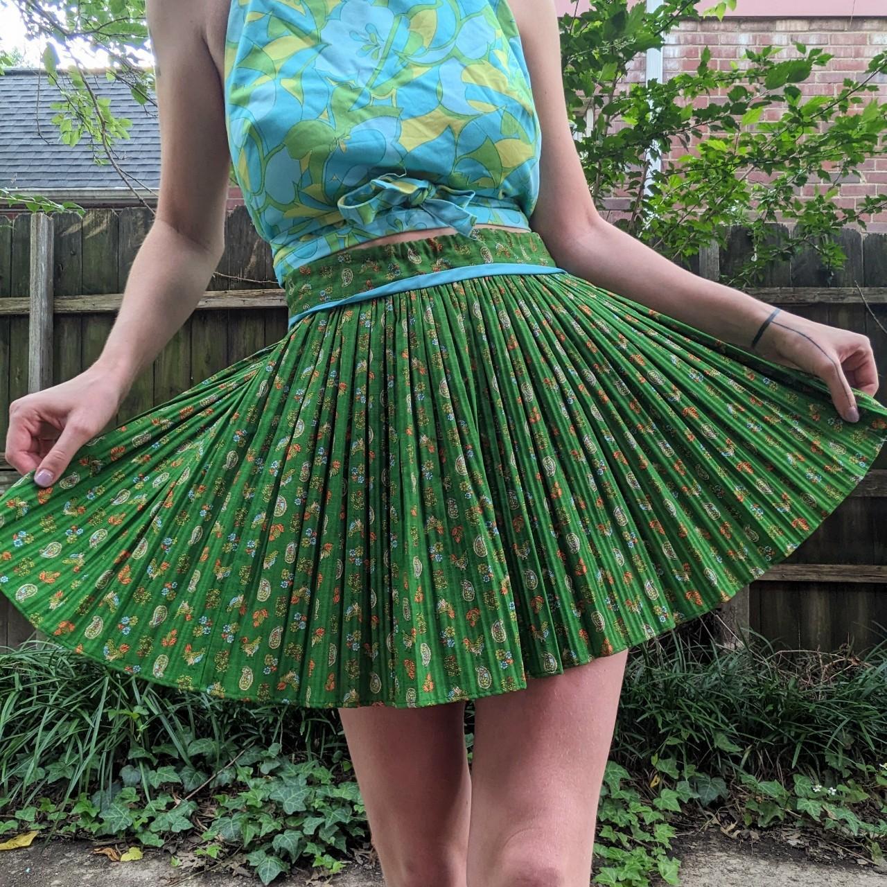 Green knife pleated skirt hotsell