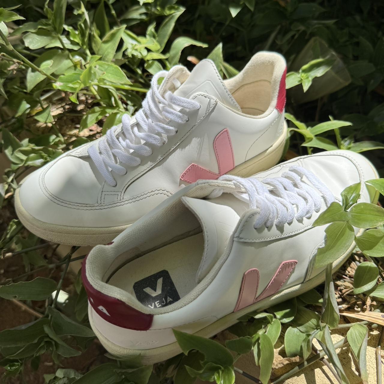 veja white and pink