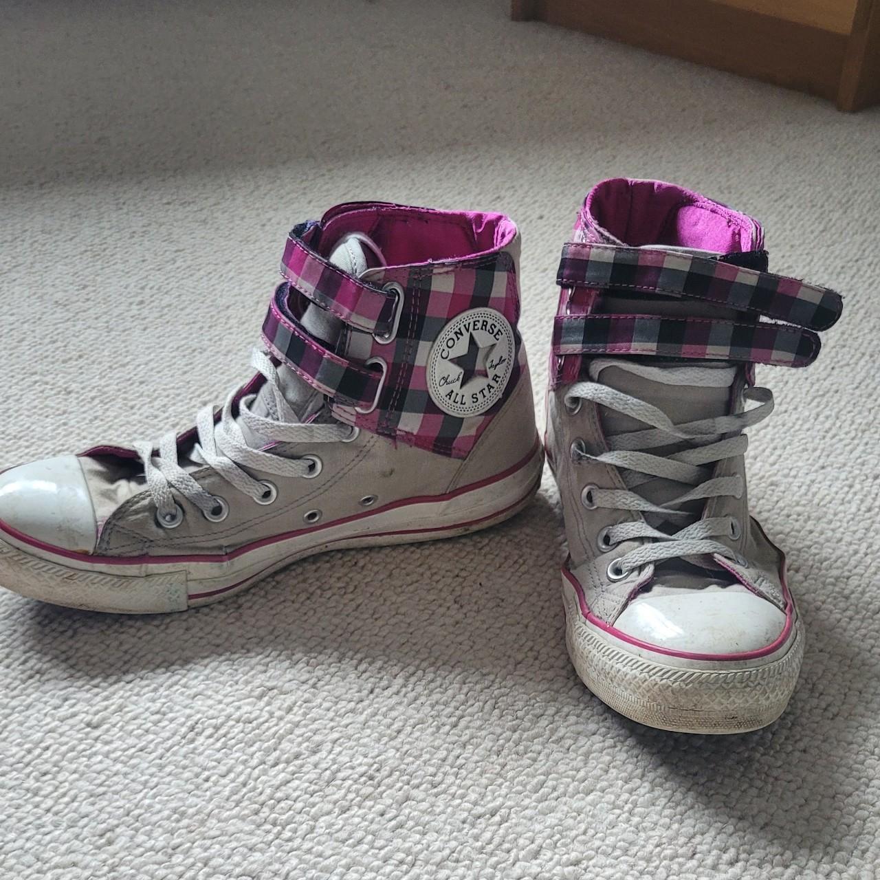 Pink and grey converse deals