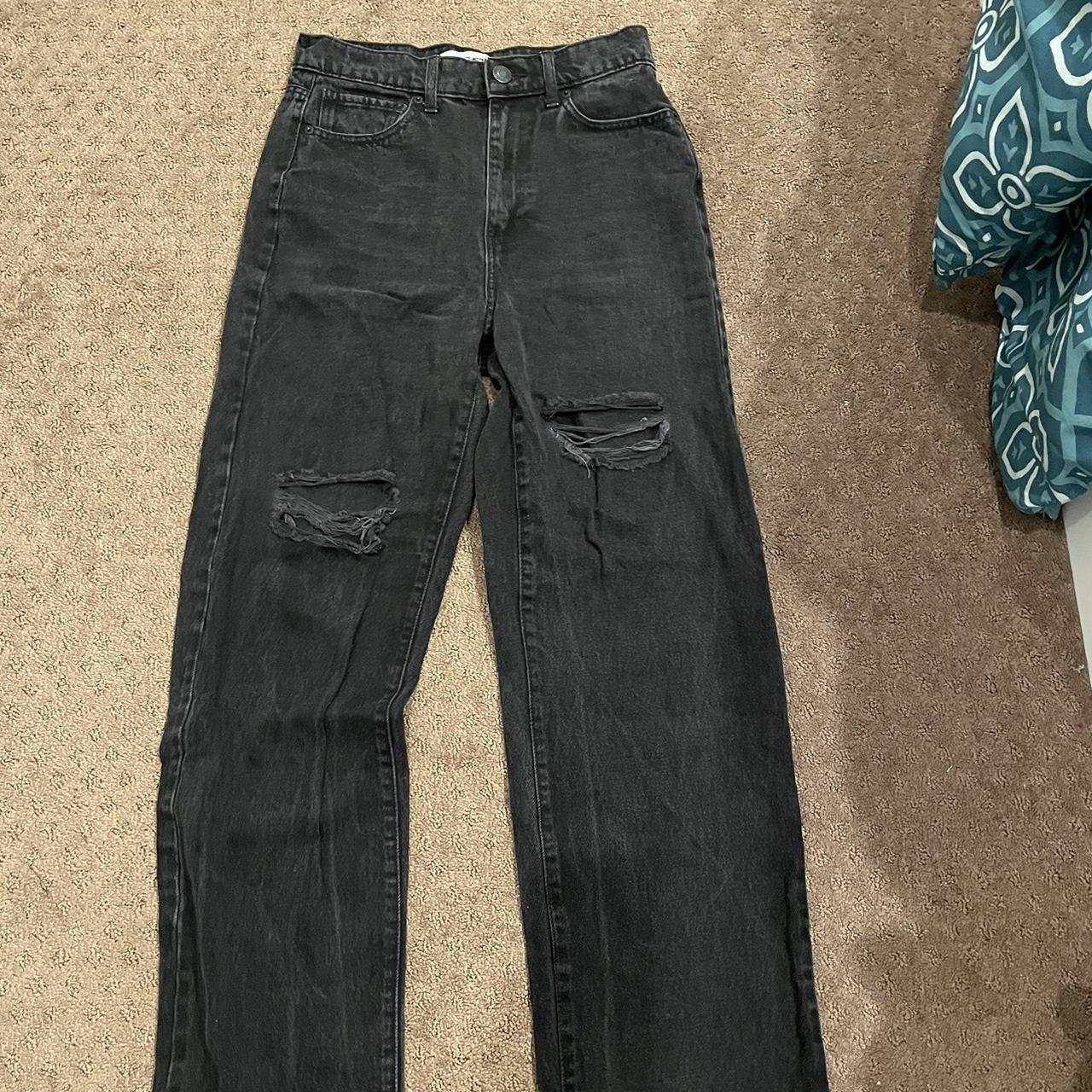 super cute tilly’s ripped baggy jeans! these are